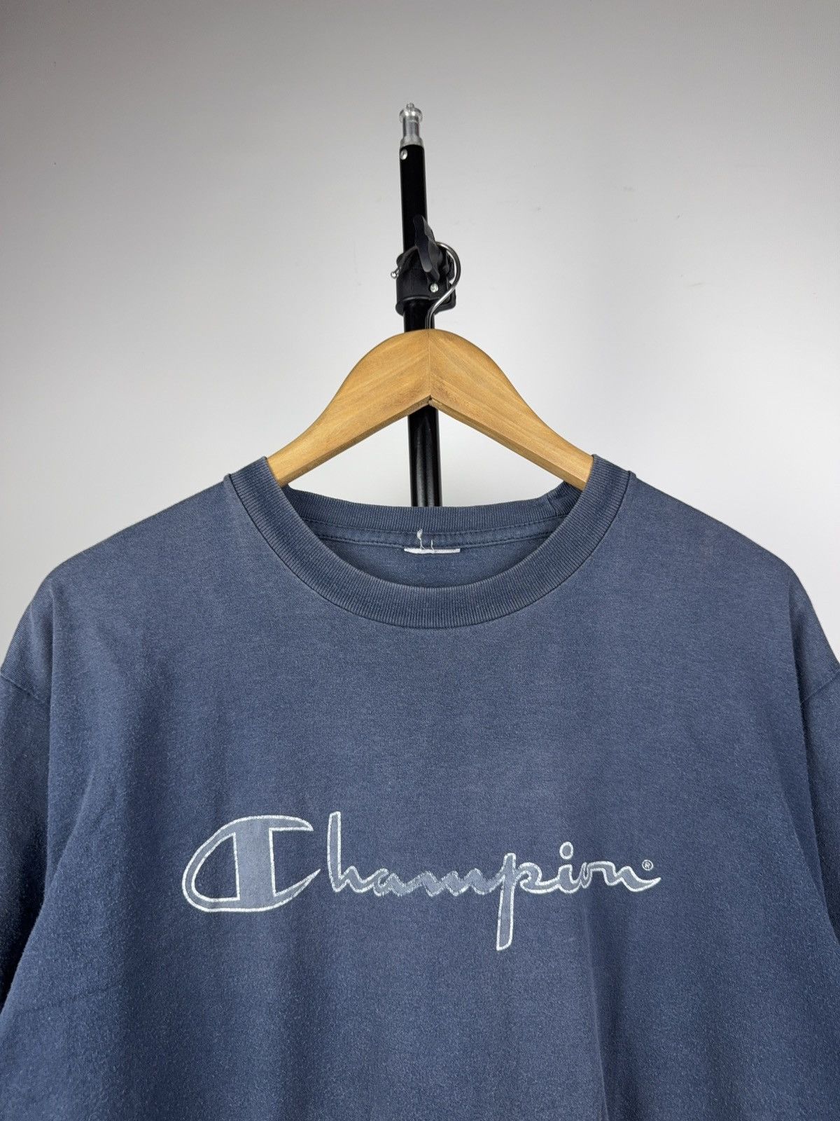 Champion 90s Champion Vintage Faded Single Stitch Logo Tee Navy Size US L / EU 52-54 / 3 - 2 Thumbnail
