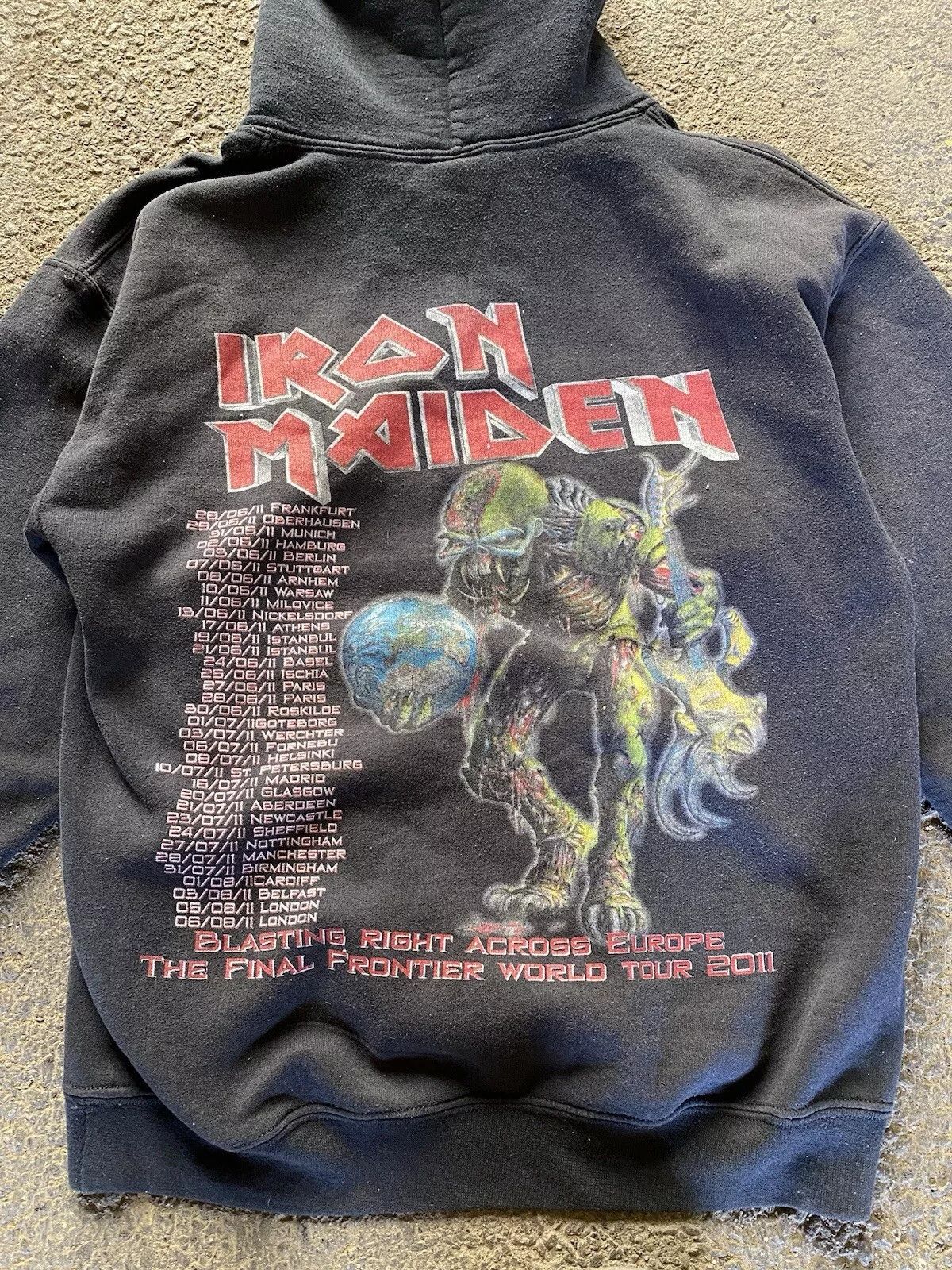 Gildan Iron Maiden hoodie FINAL FRONTIER WORLD TOUR 2011 Sz S Size S / US 4 / IT 40 - 4 Thumbnail