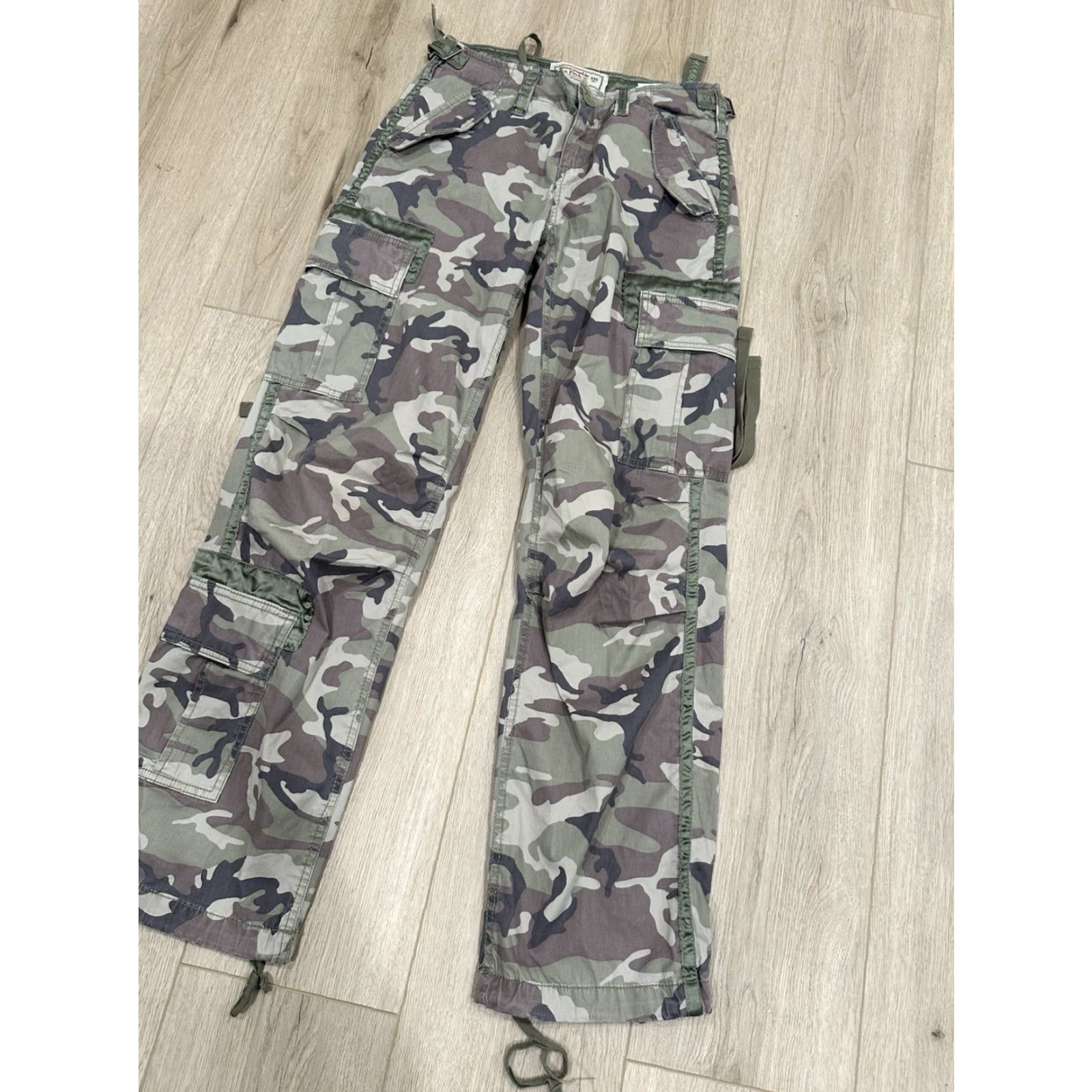 Abercrombie & Fitch VINTAGE Abercrombie & Fitch Pants Womens 28x30.5 Camo Cargo Y2K Baggy Paratooper Green Cotton Blend Twill Relaxed Straight Mens? No. Size 28" / US 6 / IT 42 - 2 Thumbnail