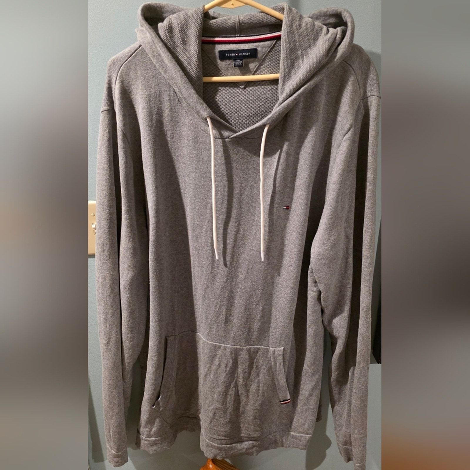 Tommy Hilfiger Tommy Hilfiger Light Gray Pullover Hoodie with 3 Stripe Logo Size US XXL / EU 58 / 5 - 1 Thumbnail