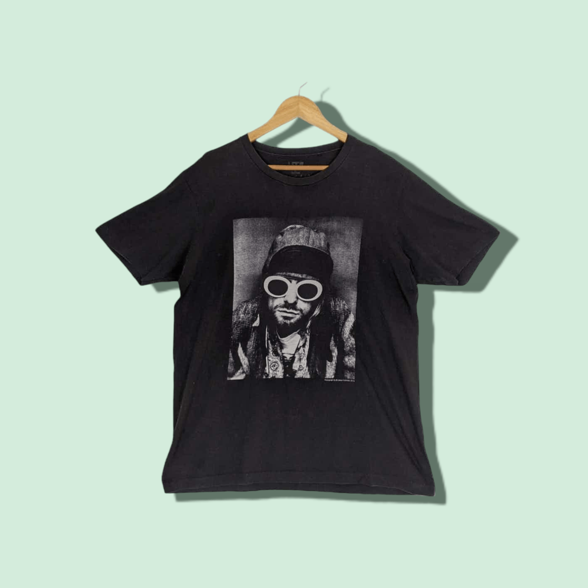 Uniqlo UNIQLO x Kurt Cobain 2016 Jesse Frontman T-Shirt Size US XL / EU 56 / 4 - 1 Thumbnail