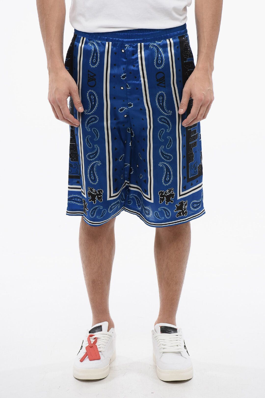 Off-White Shorts with Bandana Print Size US 32 / EU 48 - 1 Thumbnail