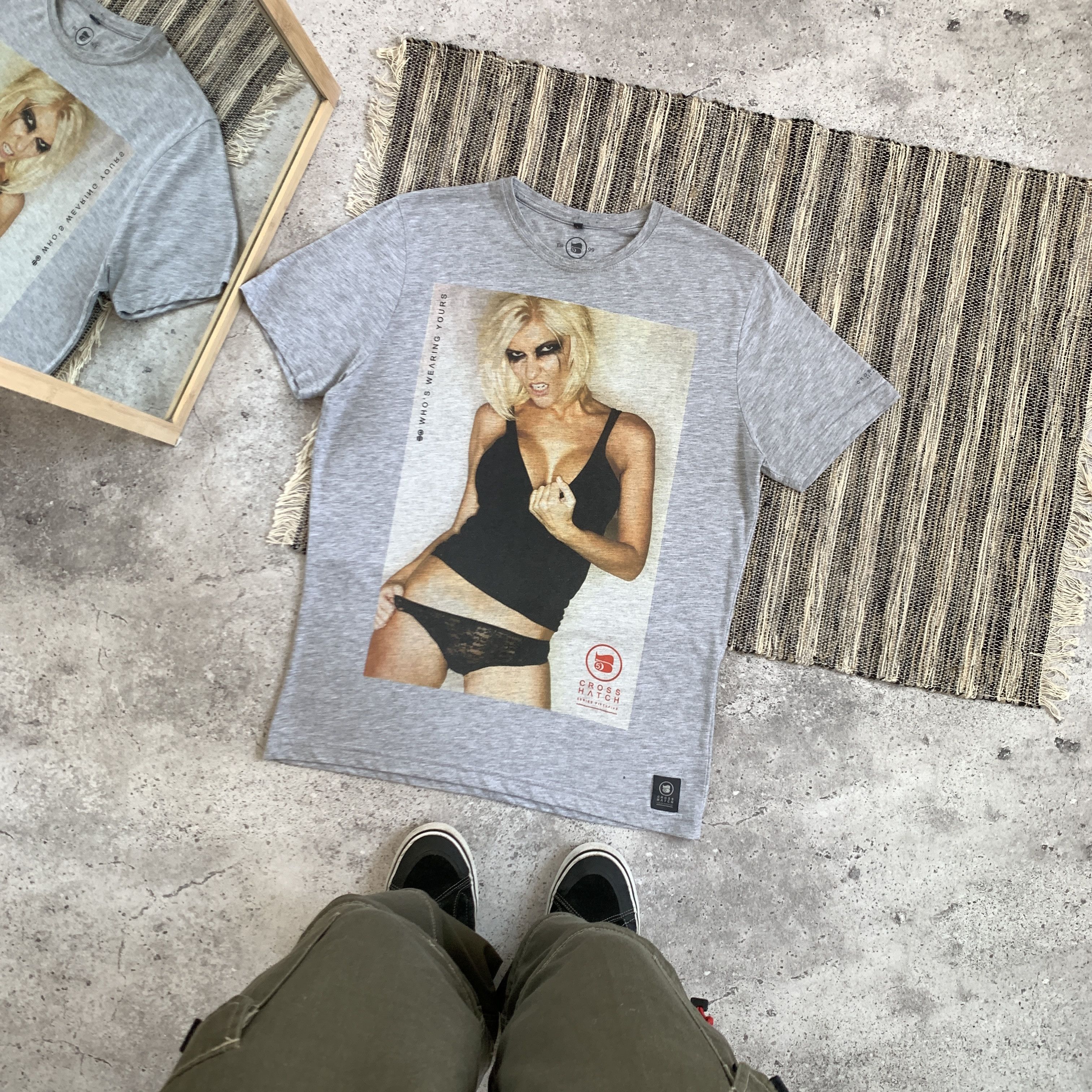Vintage Vintage 18+ Sex Titis Girl Graphic Crosshatch Grey Tee Shirt Size US L / EU 52-54 / 3 - 1 Thumbnail
