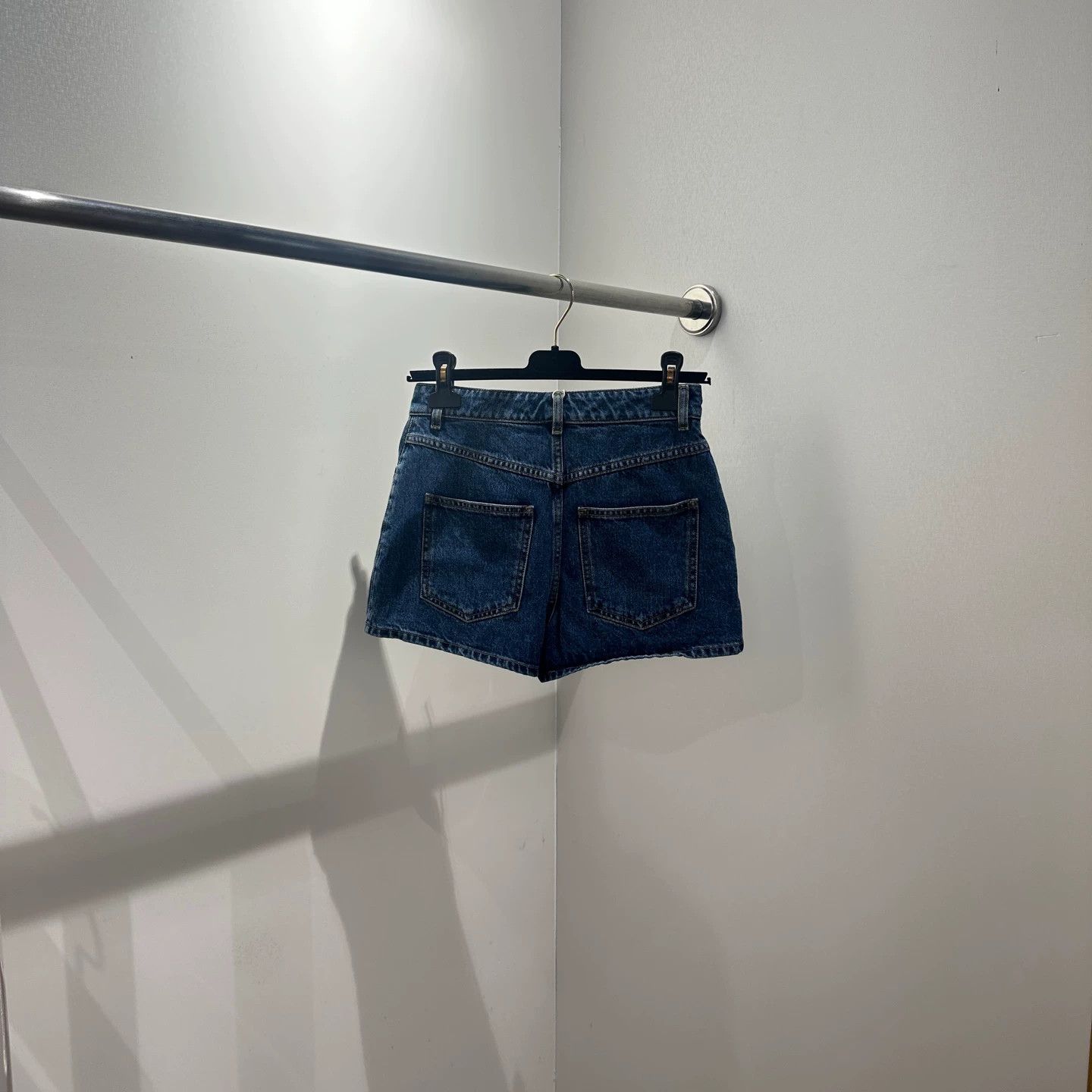 Chanel Chanel Jeweled Button Blue Denim Shorts 34 Size 25" / US 0 / IT 36 - 2 Thumbnail