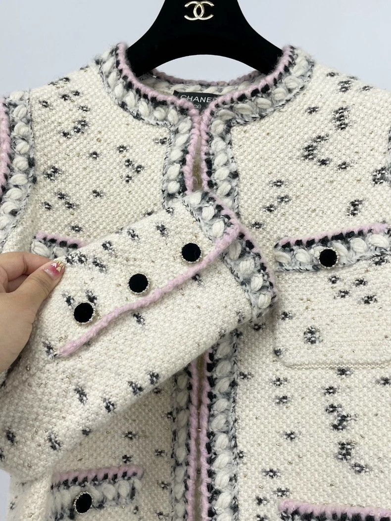 Chanel Chanel Castle series beige cow spotted pink rolled edge fo Size XS / US 0-2 / IT 36-38 - 3 Thumbnail