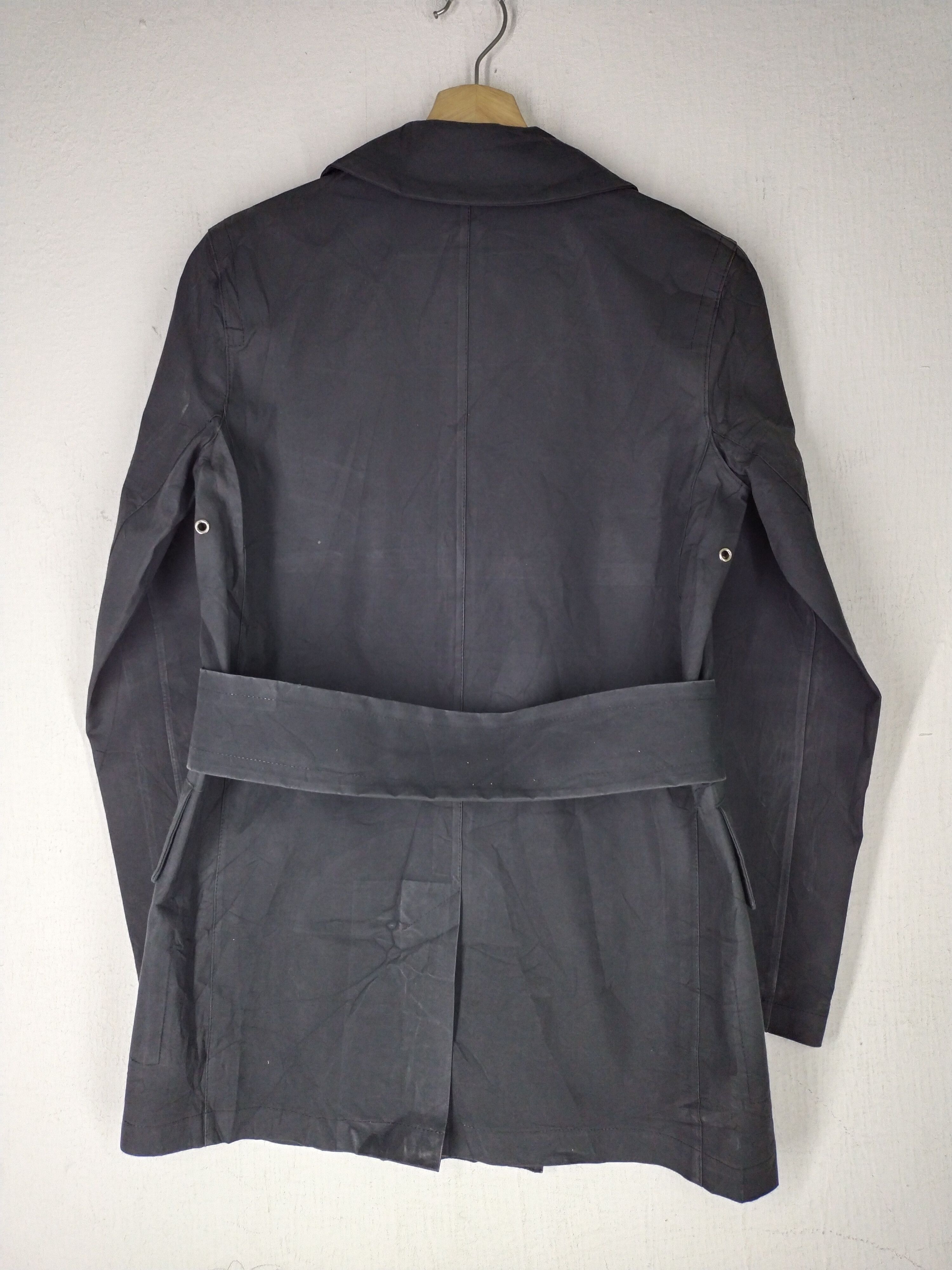 Louis Vuitton A/W 02 Louis Vuitton Mackintosh Trench Coat Ladies Rare Size S / US 4 / IT 40 - 13 Thumbnail