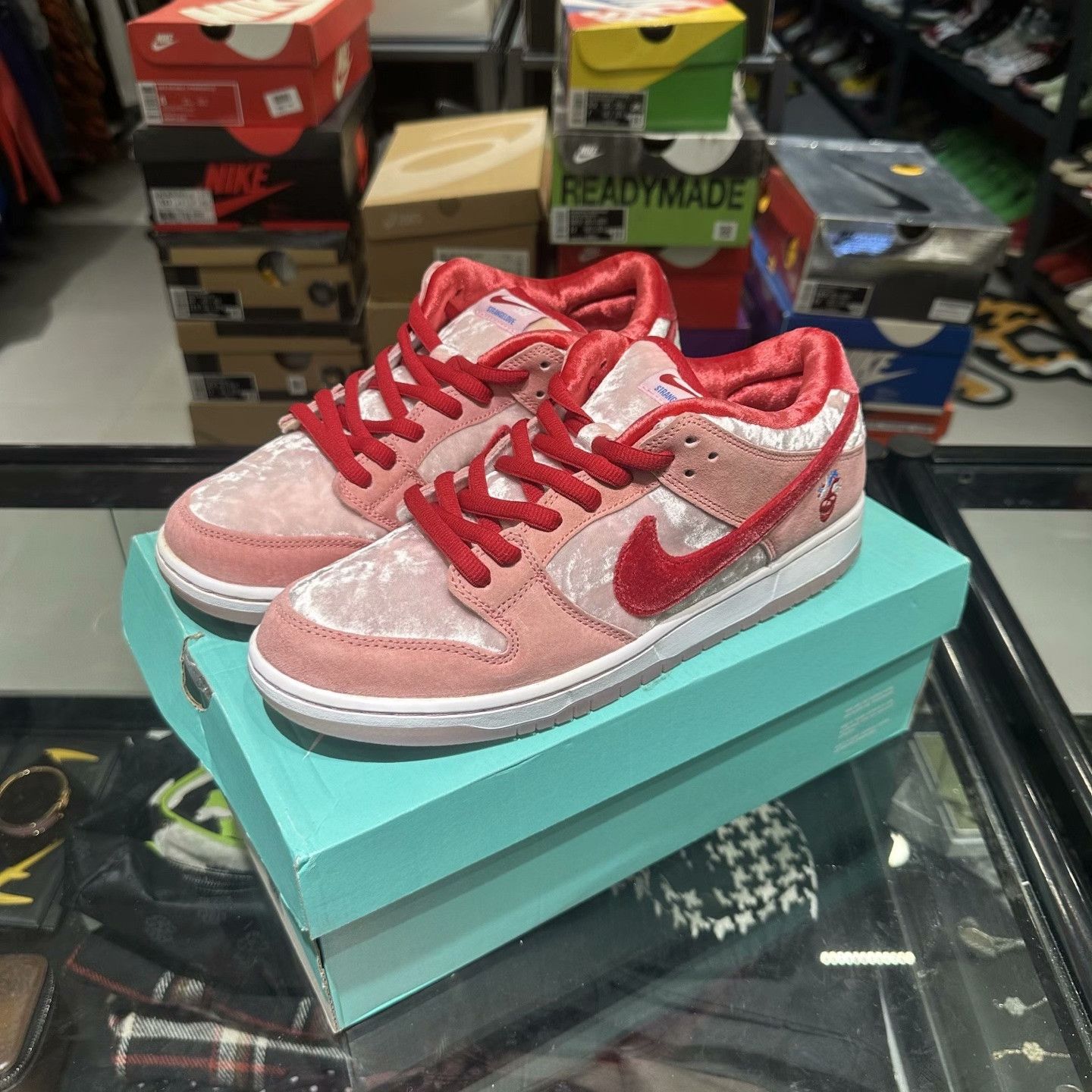 Nike Nike Pink Lowtop Sneakers 11 Men Size US 11 / EU 44 - 1 Thumbnail