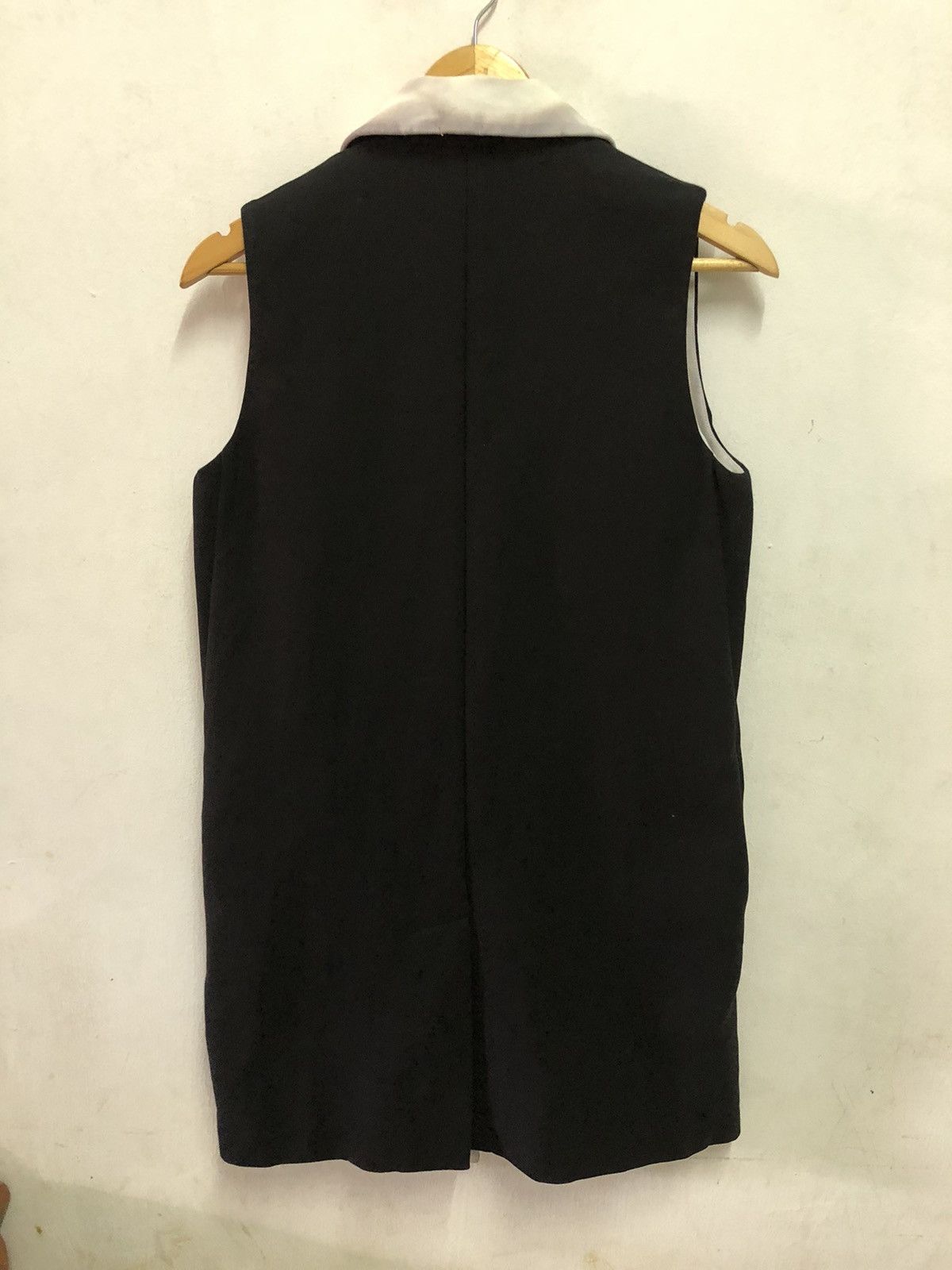 Fendi Genuine fendi sleeveless long jacket size S/M Size M / US 6-8 / IT 42-44 - 2 Thumbnail