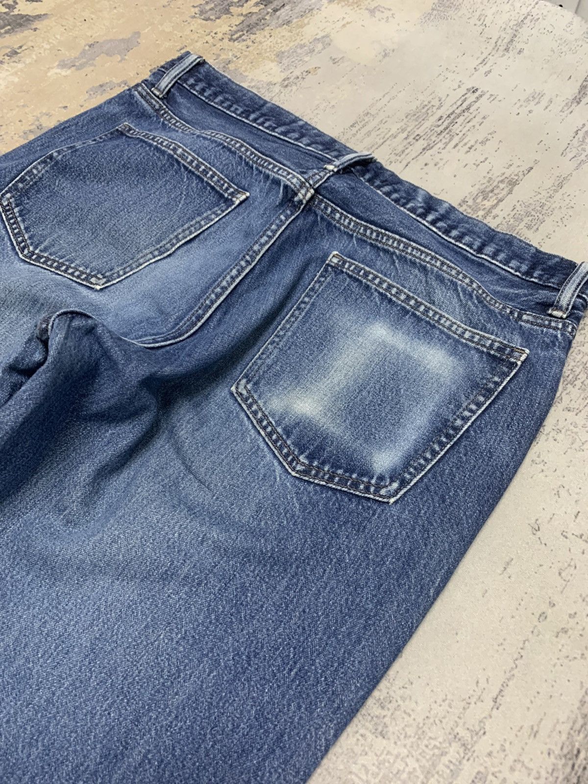 Japanese Brand Vintage Uniqlo Distressed Faded Blue Straight Leg Denim Jean Size US 35 - 14 Thumbnail