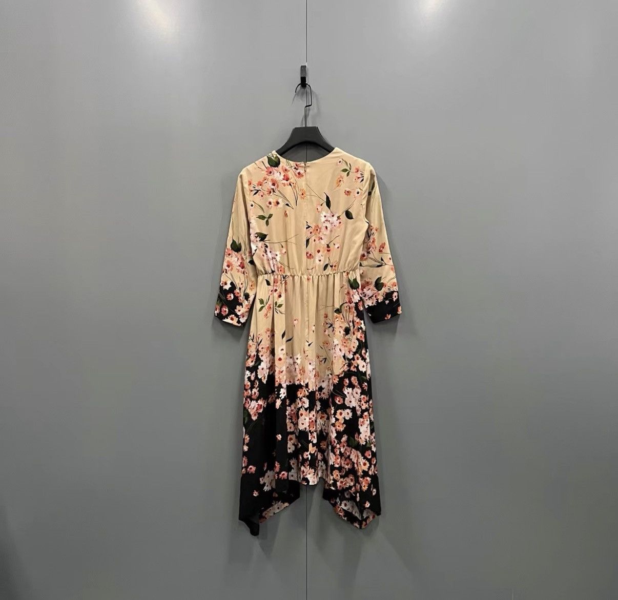 Max Mara MaxMara color-block floral all-over print V-neck dress J41 Size S / US 4 / IT 40 - 2 Thumbnail