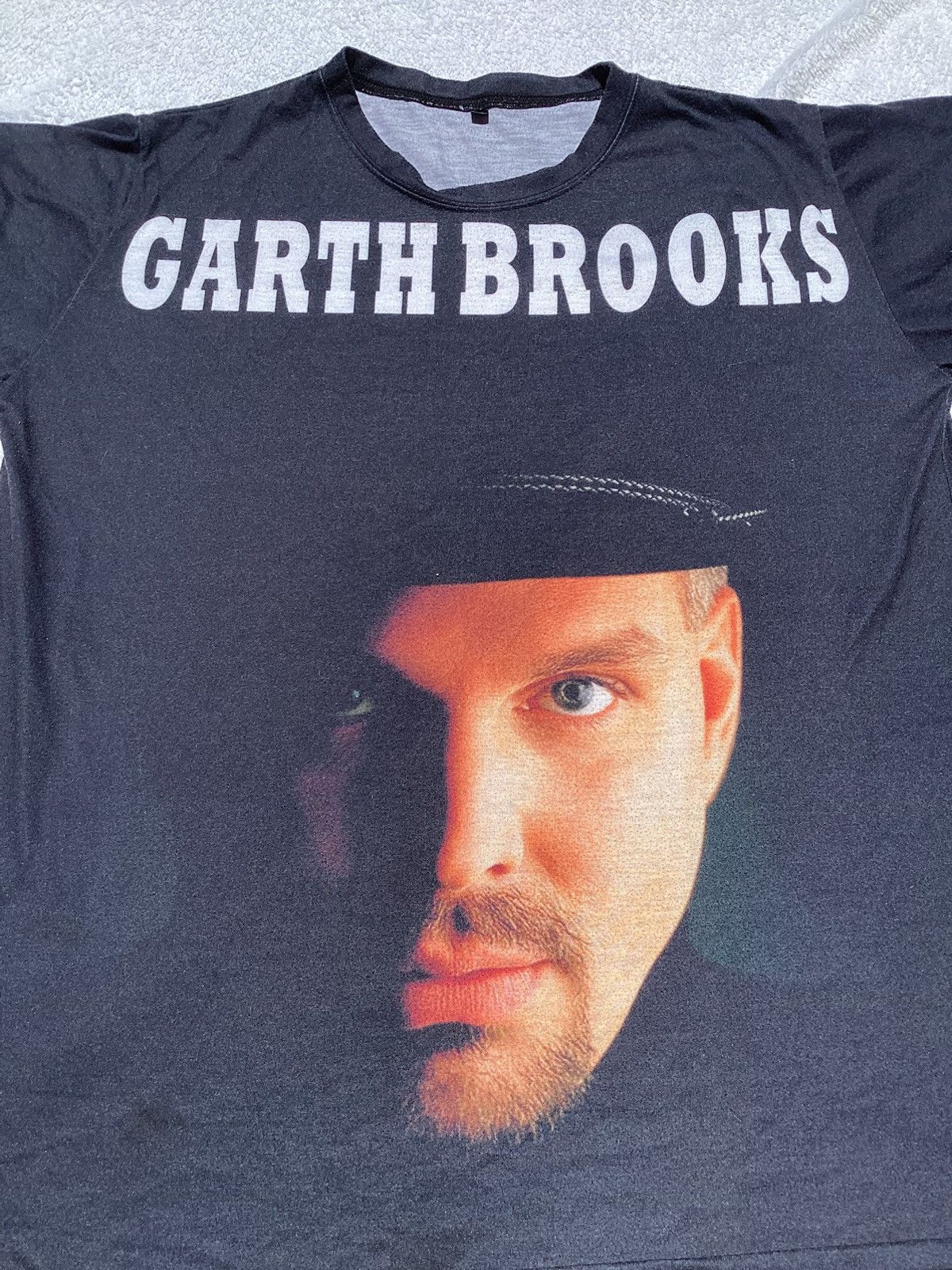 Vintage Garth Brooks large face all over print adult XL T-shirt Size US XL / EU 56 / 4 - 2 Thumbnail