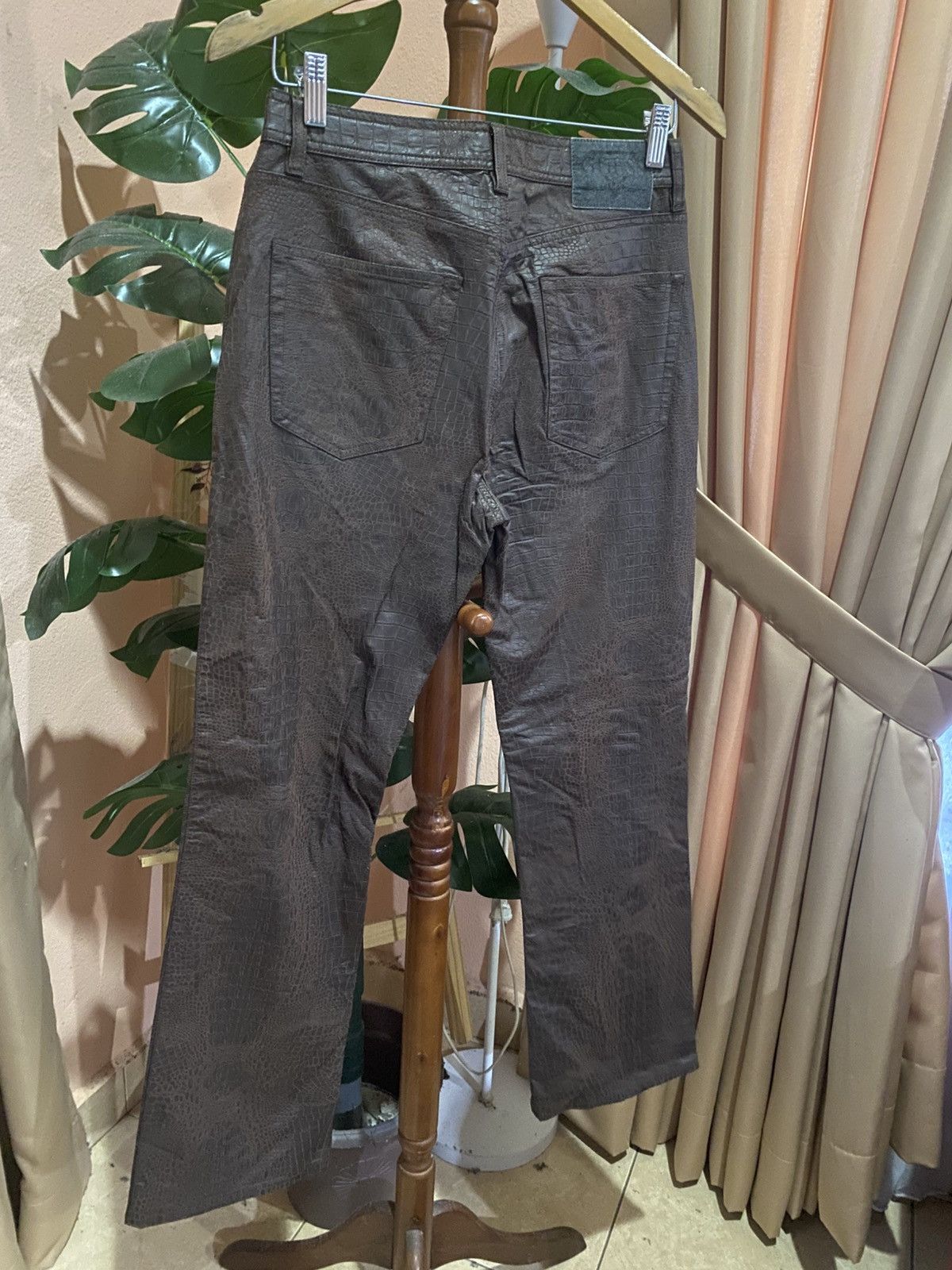 Guess Vintage Guess Jeans G.J. Croc Embossed Brown Pants Size 28" / US 6 / IT 42 - 10 Thumbnail