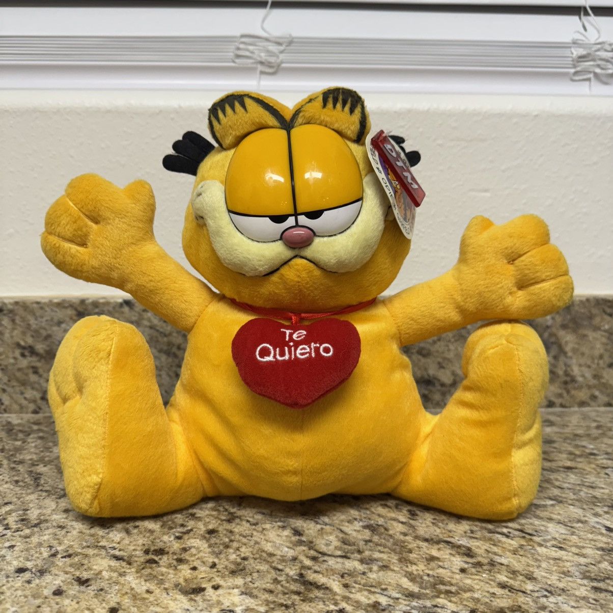Vintage Vintage Garfield Te Quiero” 11” Spanish Valentines Day Plush Size ONE SIZE - 1 Thumbnail