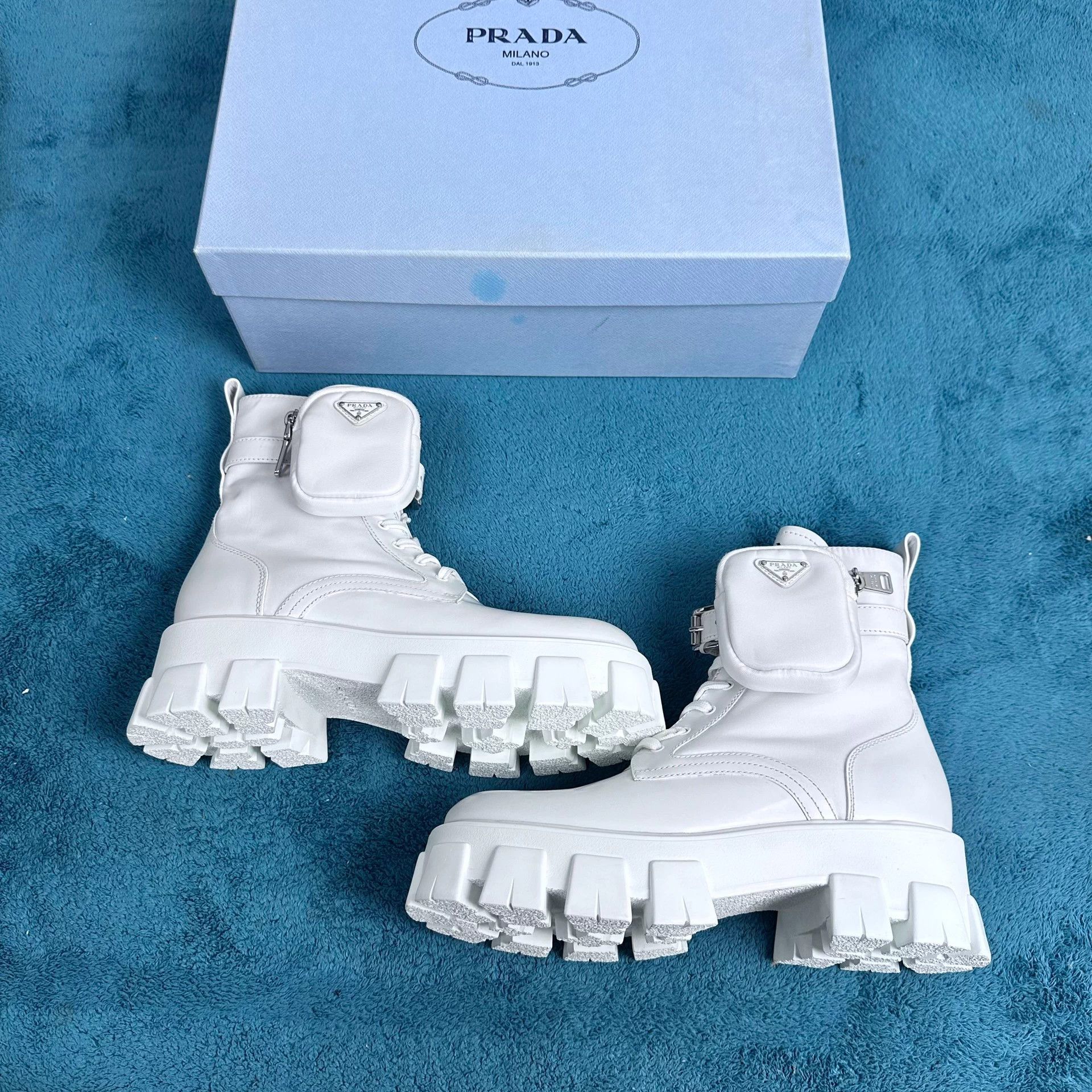 39.5 Prada monolith rois white short combat boots