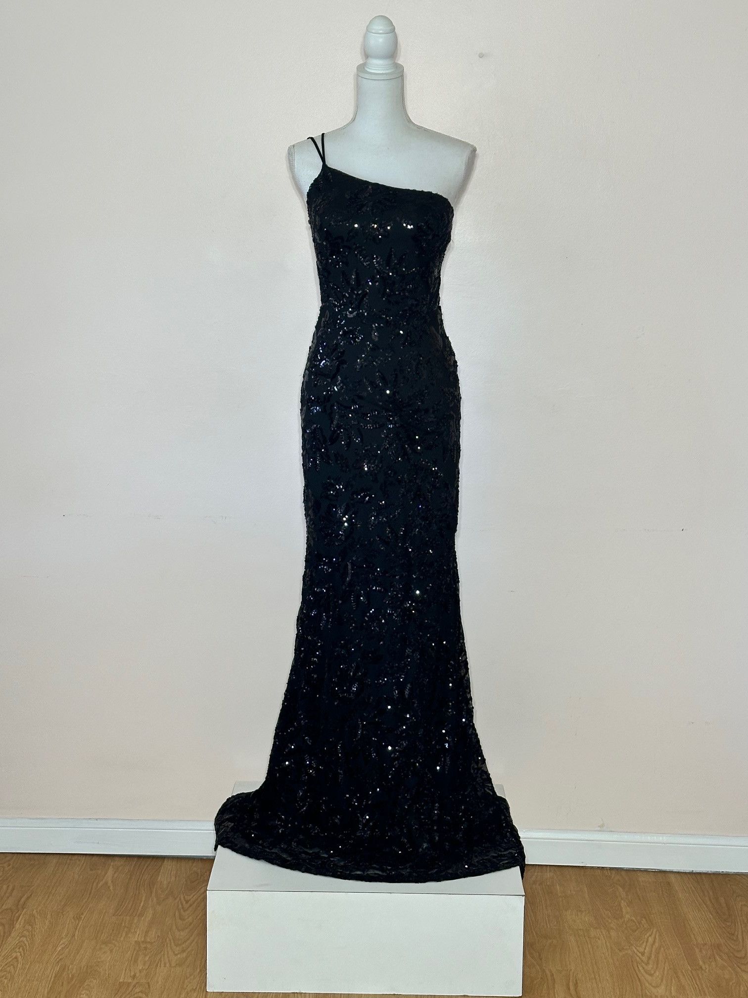 Vintage Windsor Black Sequin One Shoulder Fit and Flare Gown Size M / US 6-8 / IT 42-44 - 1 Thumbnail