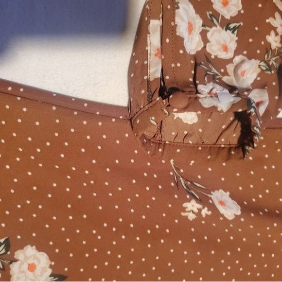 Ann Taylor Ann Taylor Vneck Covered Buttons Floral Soft Long Slv Sz M B Size M / US 6-8 / IT 42-44 - 7 Thumbnail