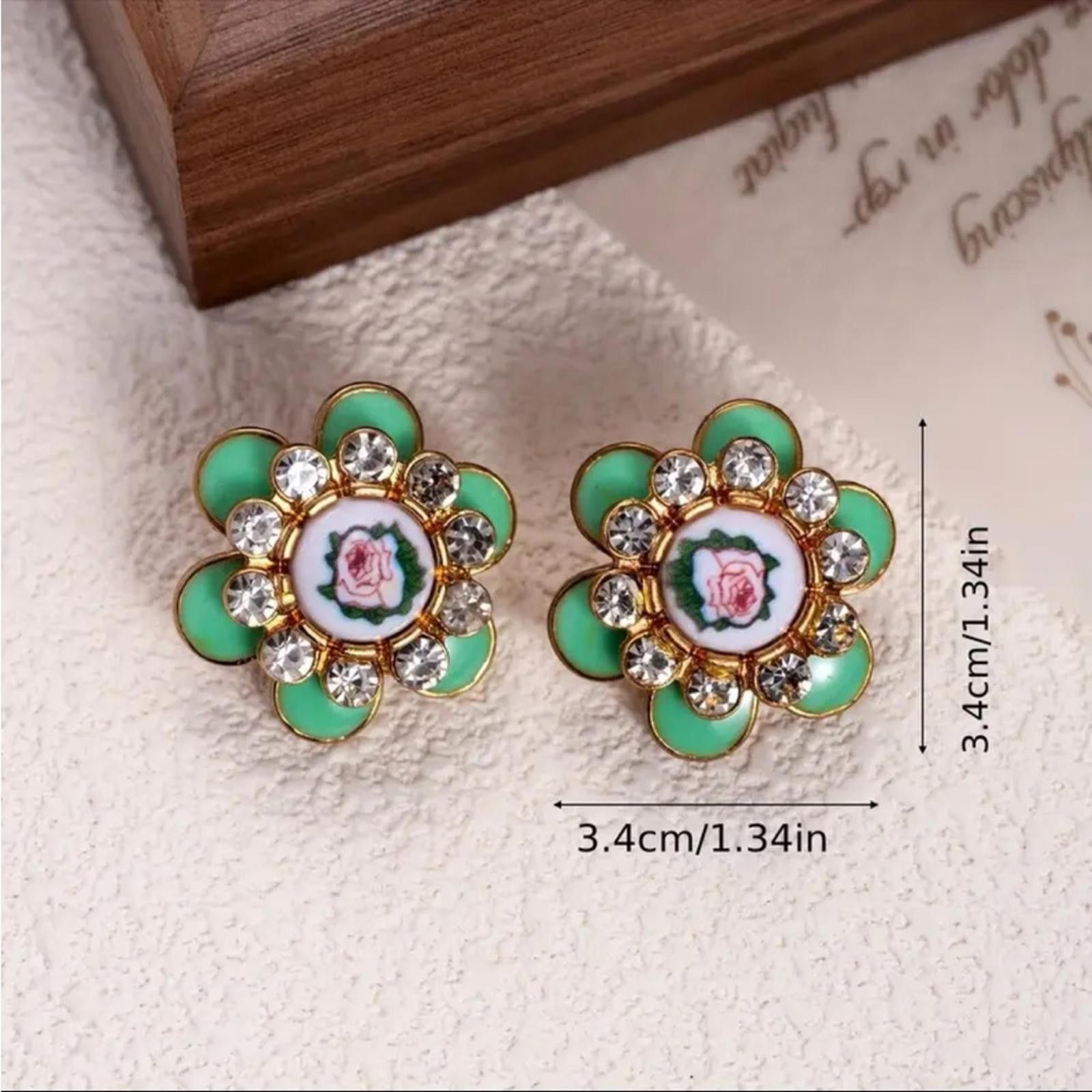 Designer Floral Green Enamel and Gold Earrings NWT Size ONE SIZE - 2 Thumbnail