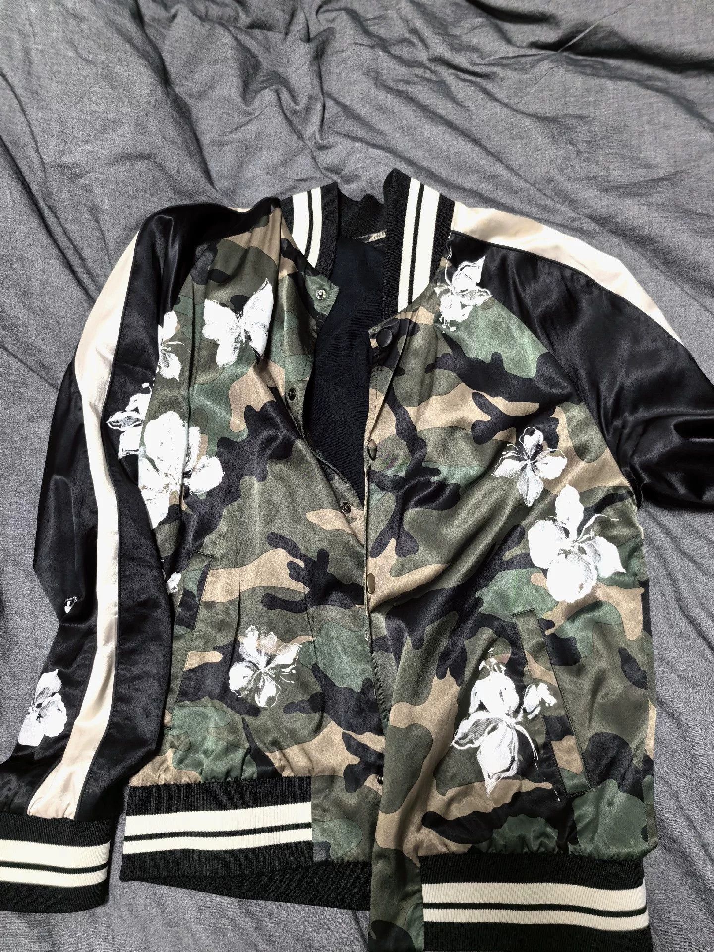Valentino Valentino Camouflage Butterfly Jacket Size US S / EU 44-46 / 1 - 1 Thumbnail