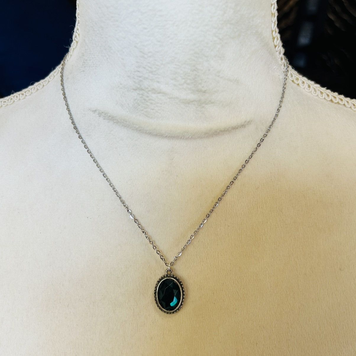 Handmade Handcrafted emerald green oval glass pendant necklace Size ONE SIZE - 3 Thumbnail
