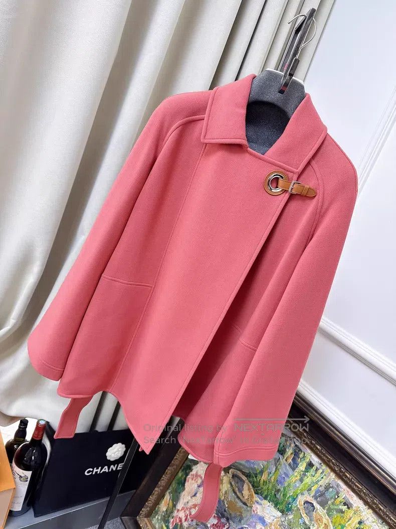Hermes Hermes Watermelon Red Short Double-Sided Cashmere Cloak Co Size XS / US 0-2 / IT 36-38 - 1 Thumbnail