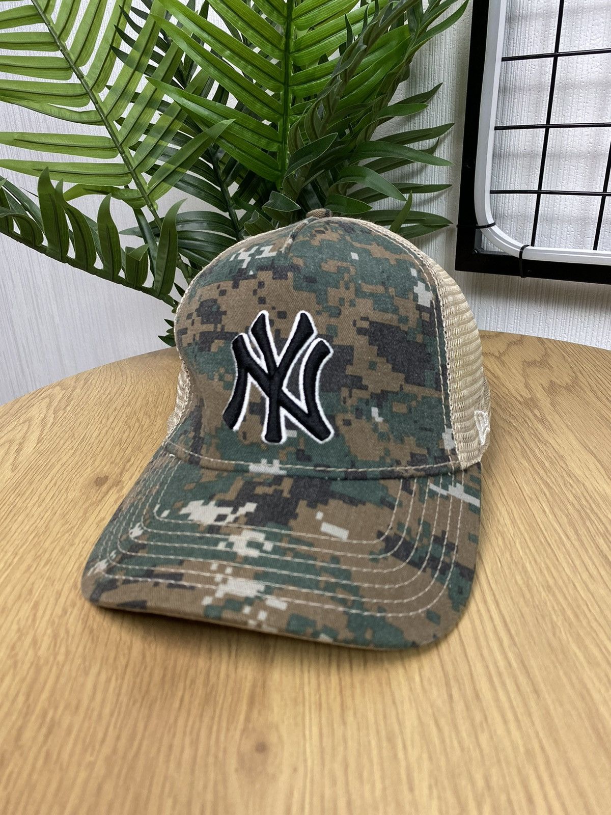 New Era New York Yankees New Era Camo Trucker Hat Unisex OS Cap Size ONE SIZE - 1 Thumbnail