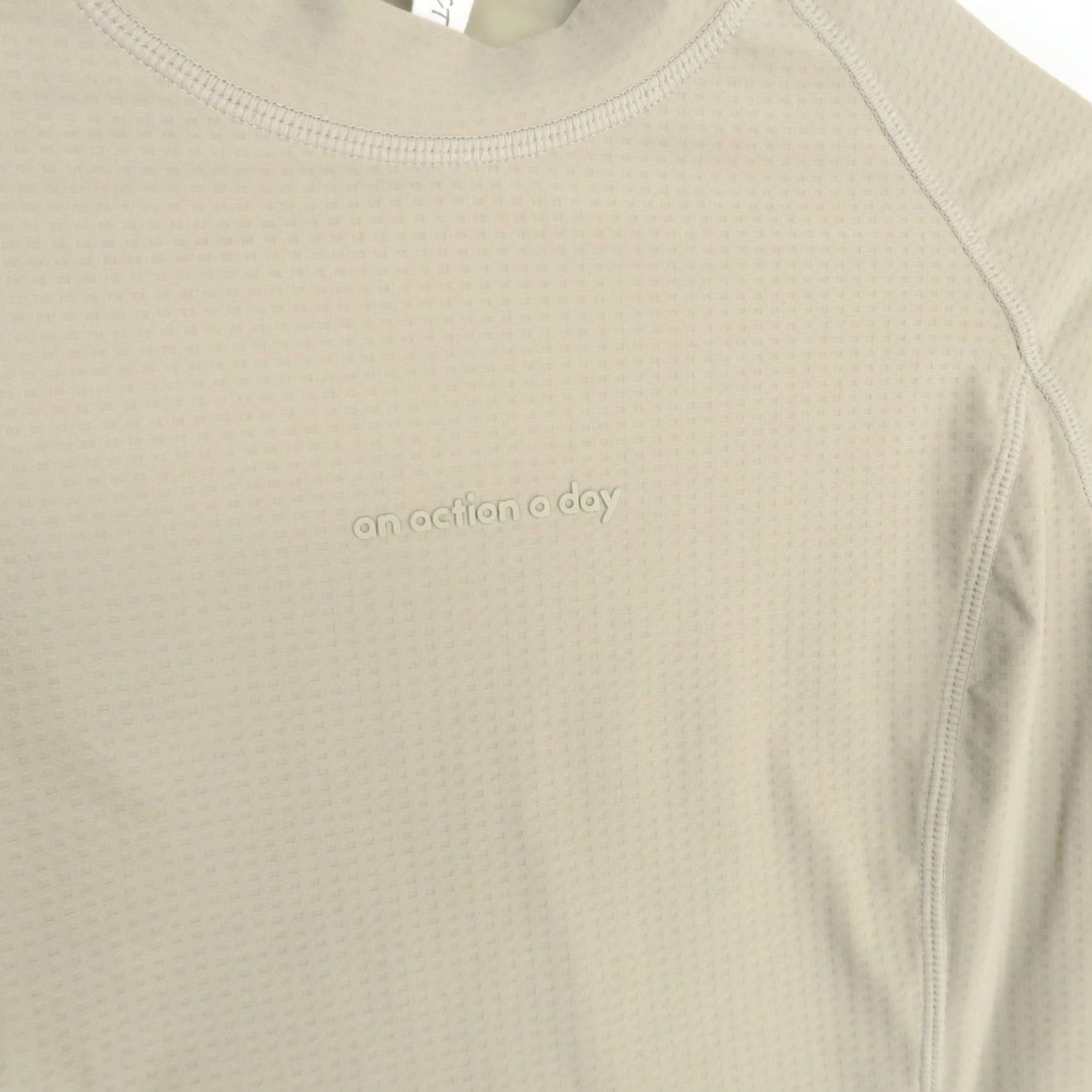 Vintage An Action A Day Activewear Shirt Womens L Beige Grid Texture Mock Neck Long Size L / US 10 / IT 46 - 3 Thumbnail