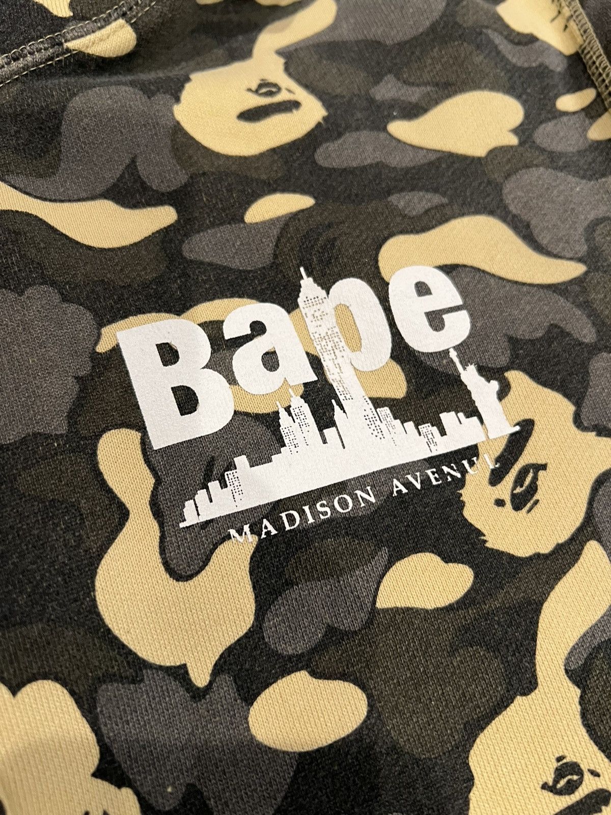 Bape A Bathing Ape NYC Store Exclusive Camo Full Zip Shark Hoodie Size US XL / EU 56 / 4 - 4 Thumbnail