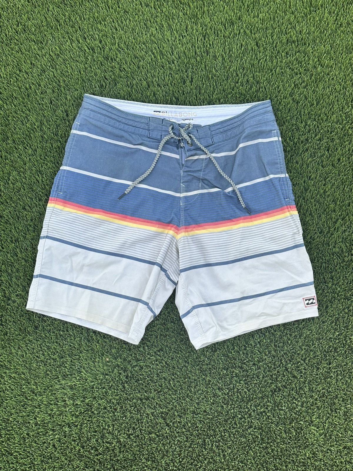 Billabong Vintage Billabong Swim Trunks Size US 30 / EU 46 - 1 Thumbnail