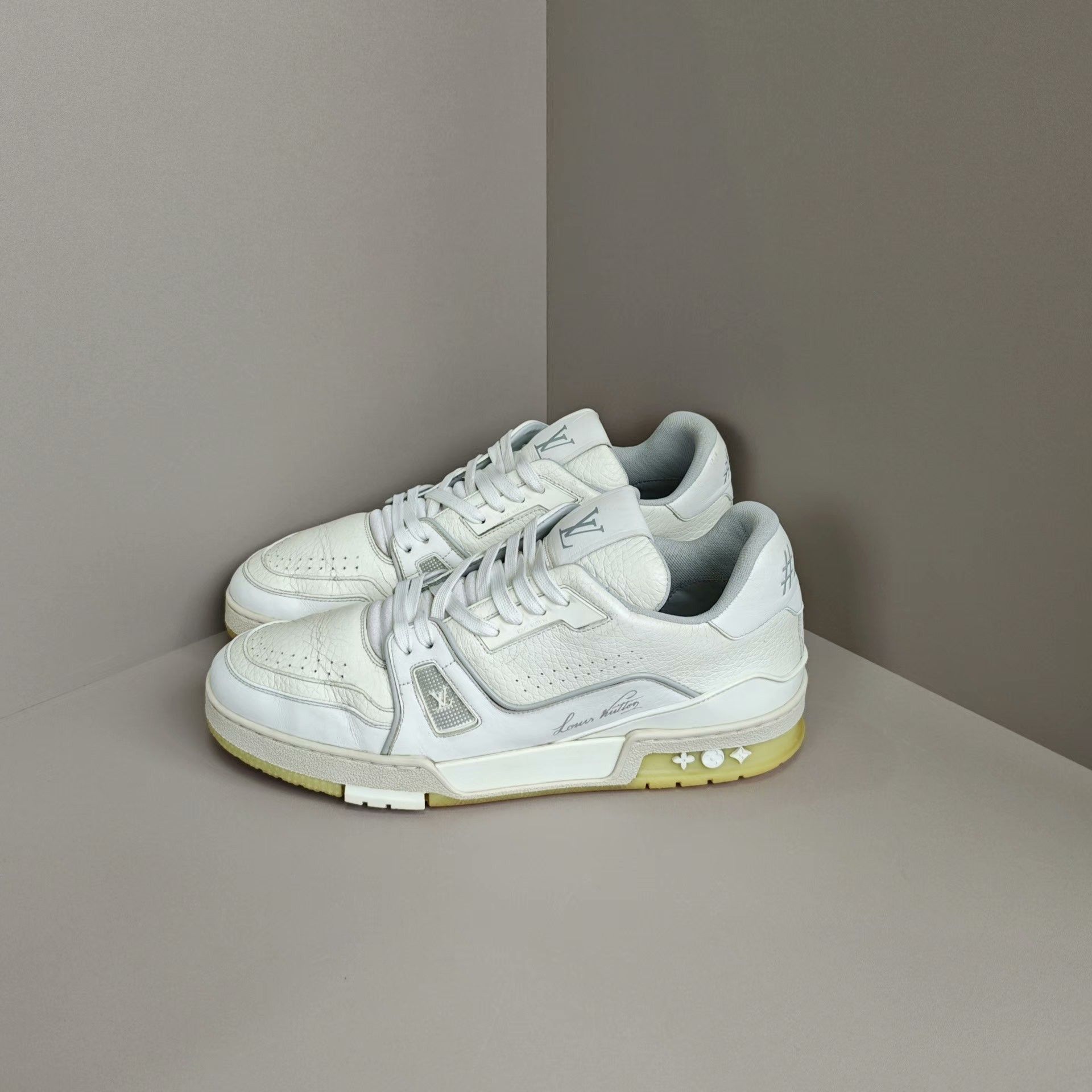 Louis Vuitton Louis Vuitton Training White Lowtop Sneakers 9 Men Size US 9 / EU 42 - 1 Thumbnail