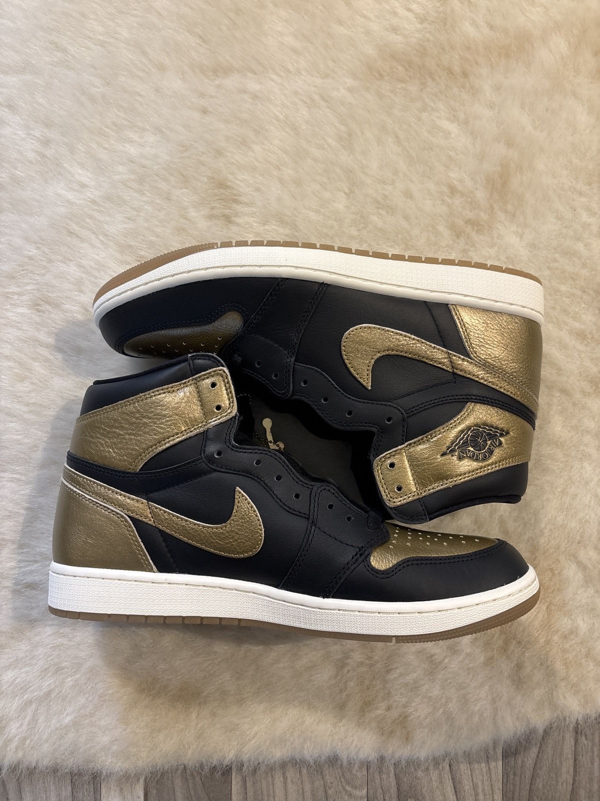 Jordan Brand Jordan 1 Retro High ‘OG Black Gold’ Size US 12 / EU 45 - 2 Thumbnail