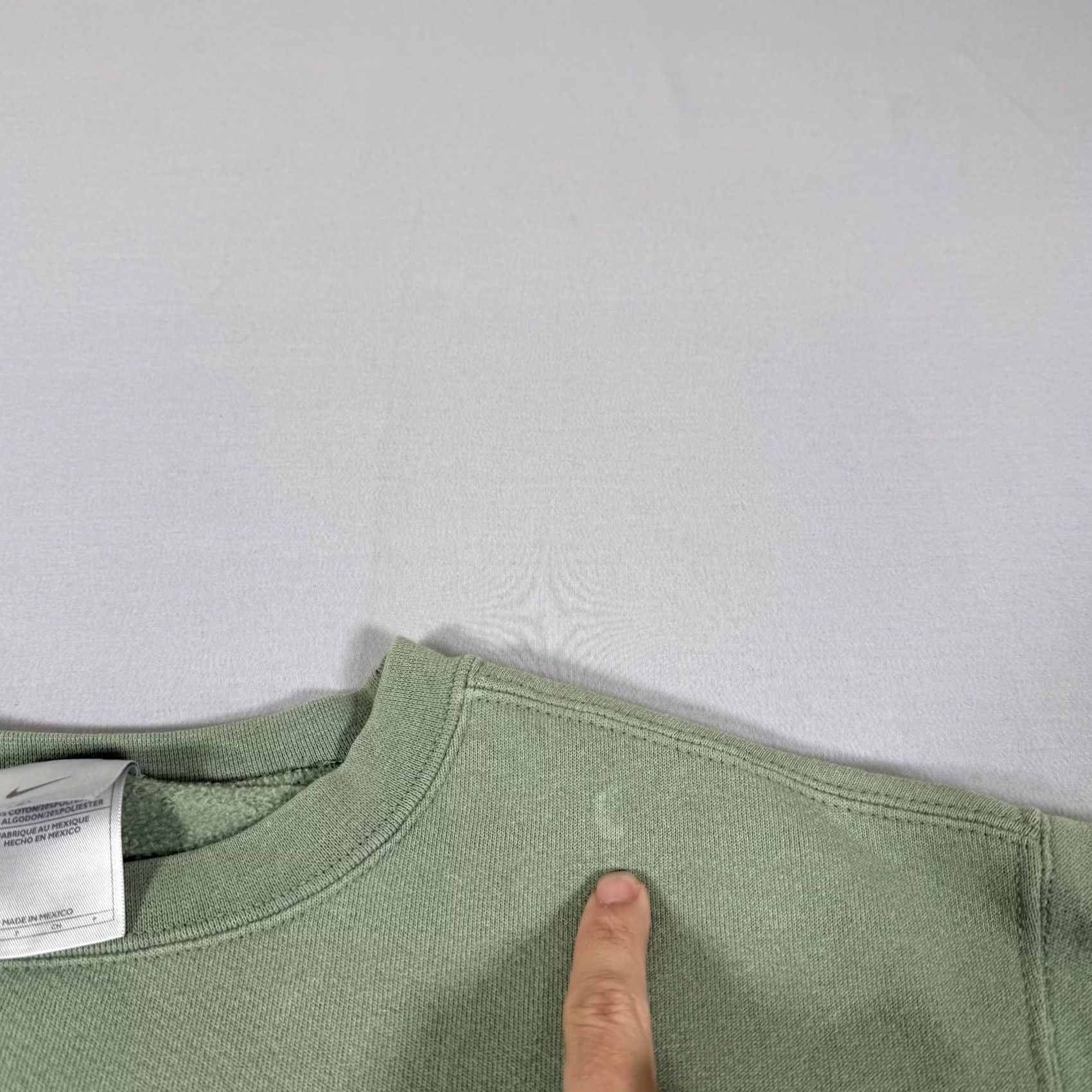Nike VINTAGE Nike Sweatshirt Mens Small Green Embroidered Logo 90s Y2K Crew Neck Pullover Sweatshirt Size US S / EU 44-46 / 1 - 4 Thumbnail