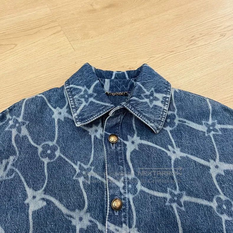 Louis Vuitton Louis Vuitton Blue denim shirt Size US S / EU 44-46 / 1 - 2 Thumbnail