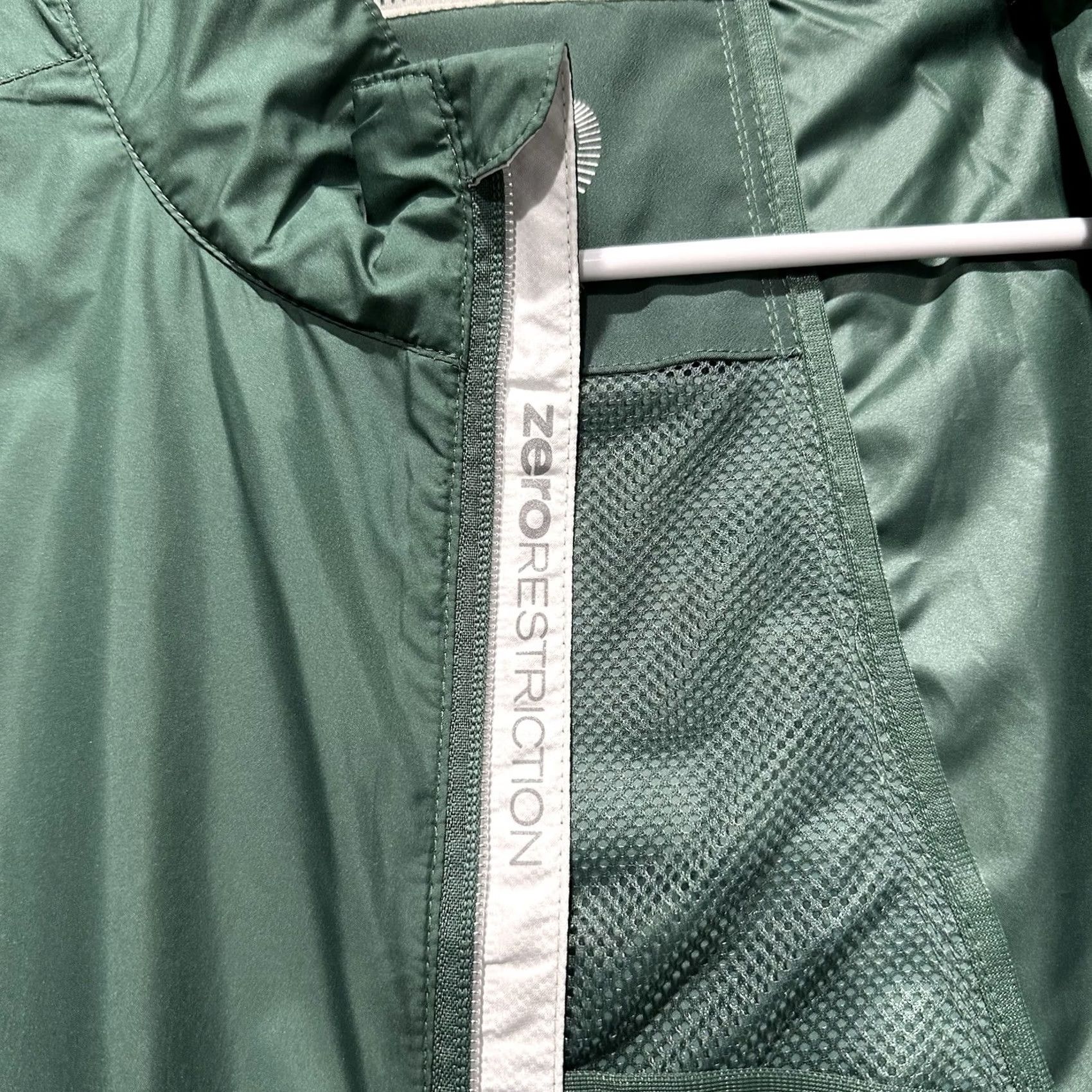 Vintage Zero Restriction Vest Mens S Green Windbreaker Windproof Pockets Reflective Zip Size US S / EU 44-46 / 1 - 6 Thumbnail