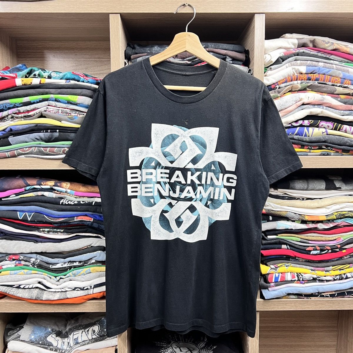 Band Tees VTG BREAKING BENJAMIN ROCK BAND TEE SIZE MEDIUM Size US M / EU 48-50 / 2 - 1 Thumbnail