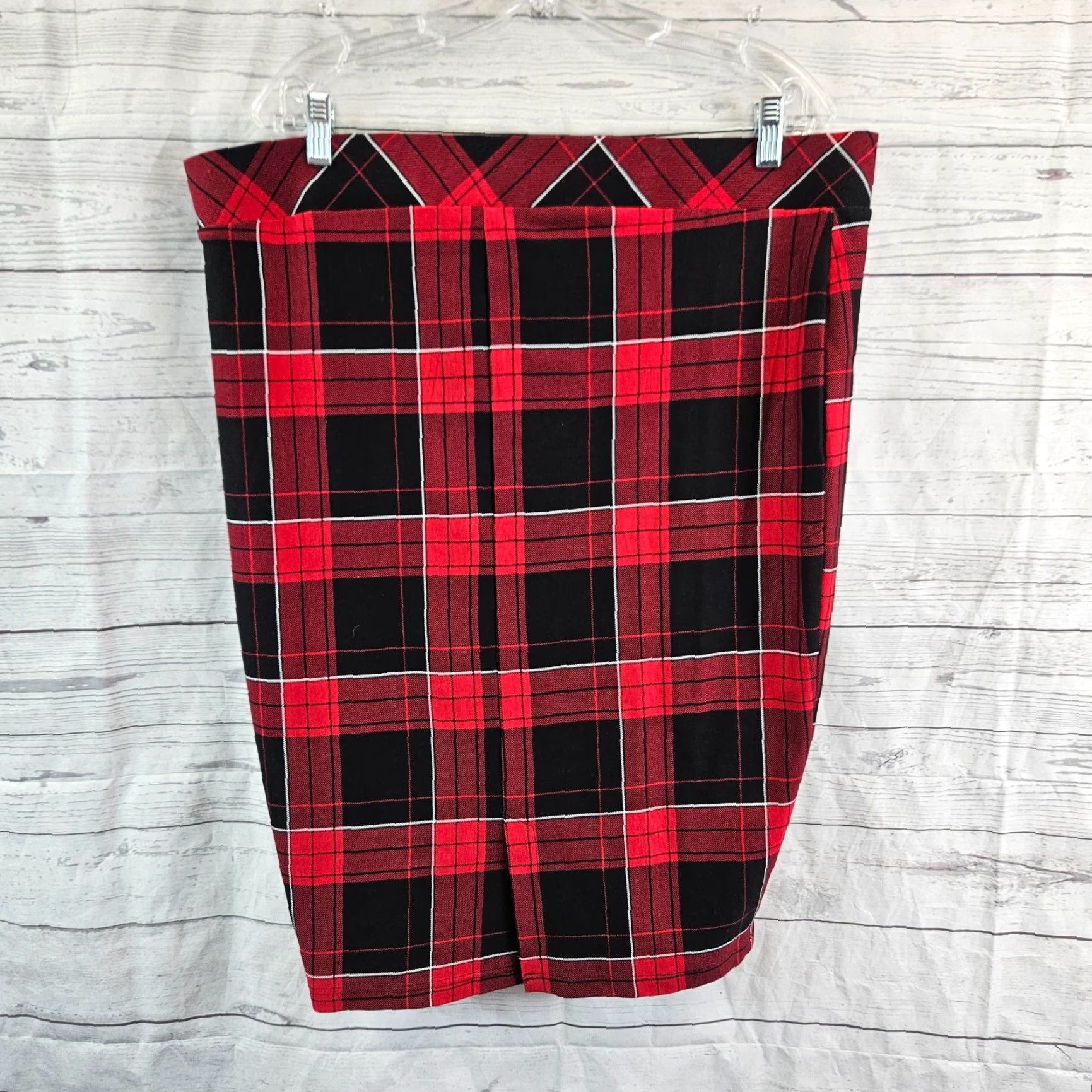 Torrid Torrid Womens Pencil Skirt Size 2 Red Black Plaid Pull On Rayon Blend Size 26" / US 2 / IT 38 - 2 Thumbnail