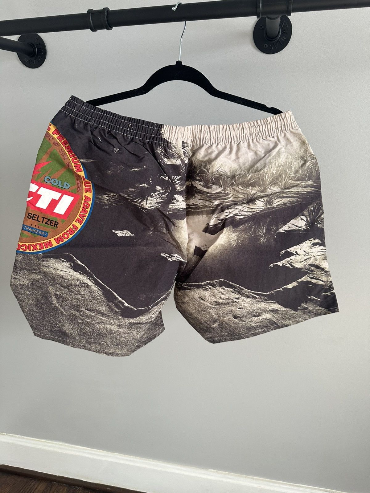Travis Scott Travis Scott Cactus Jack CACTI Graphic Shorts – L – NWT Size US 34 / EU 50 - 2 Thumbnail