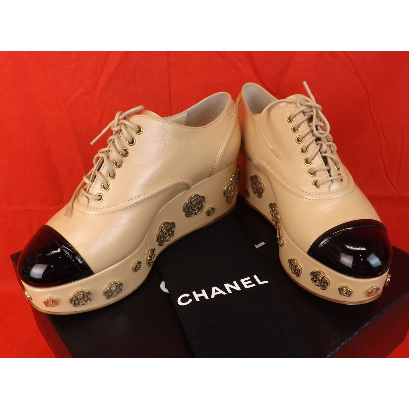 Chanel CHANEL G3172 BEIGE LEATHER CAMELLIA CC PLATFORM OXFORDS 39.5 Size US 9.5 / IT 39.5 - 2 Thumbnail