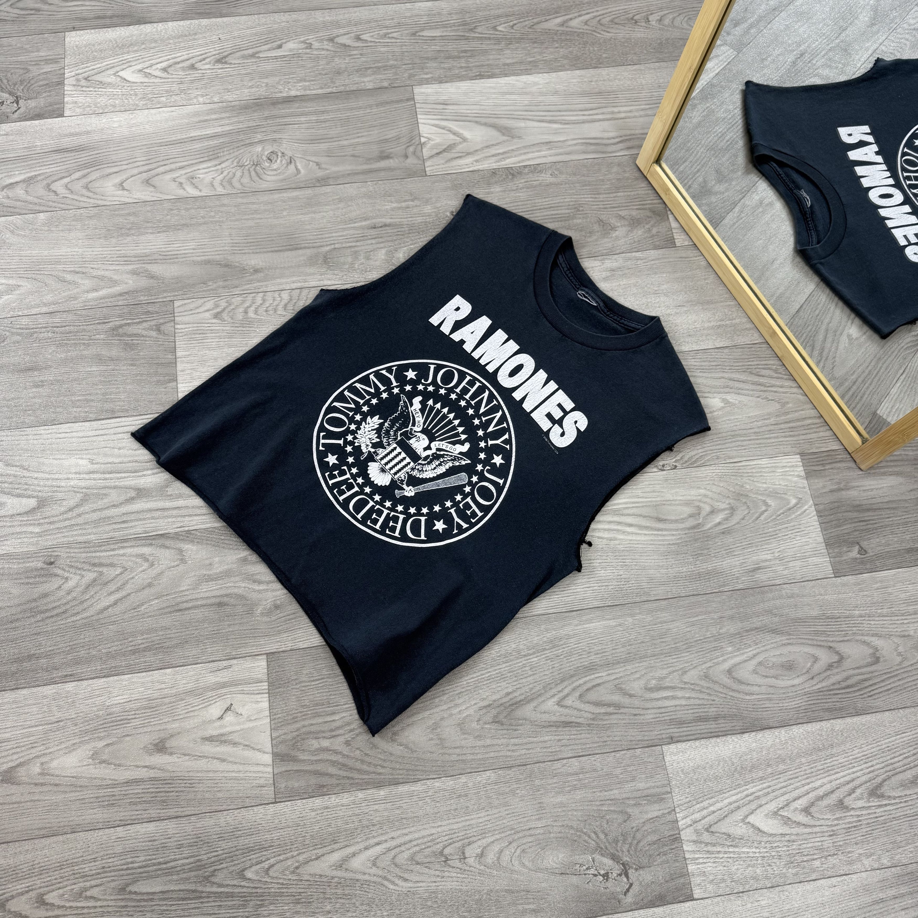 Vintage Vintage Ramones 2006 Rock Band Graphic Black Crop Tank Top Size S / US 4 / IT 40 - 6 Thumbnail