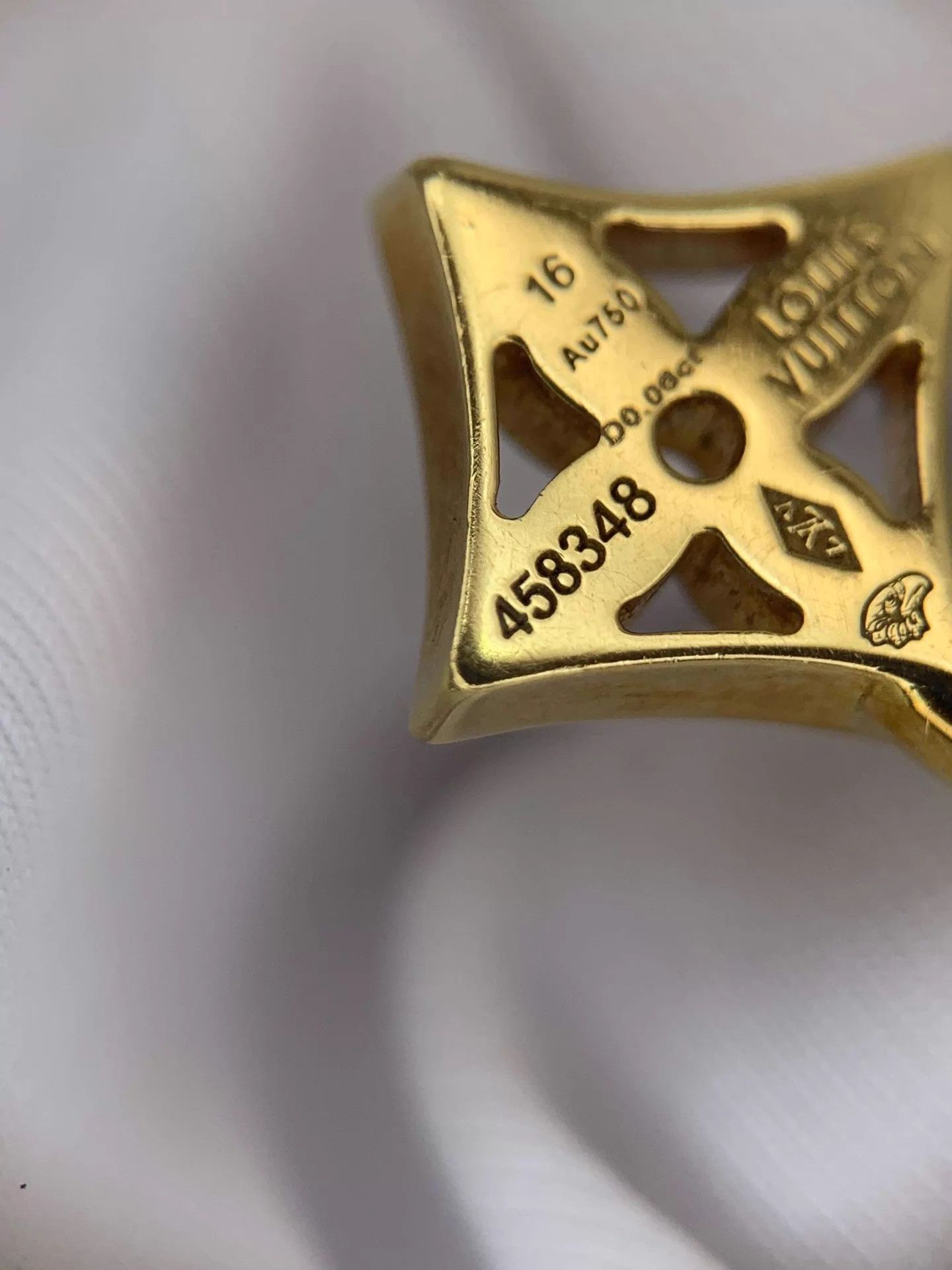 Louis Vuitton LV Gold 1 Diamond Clover Bracelet 16 6.06g No Acc Size ONE SIZE - 8 Thumbnail