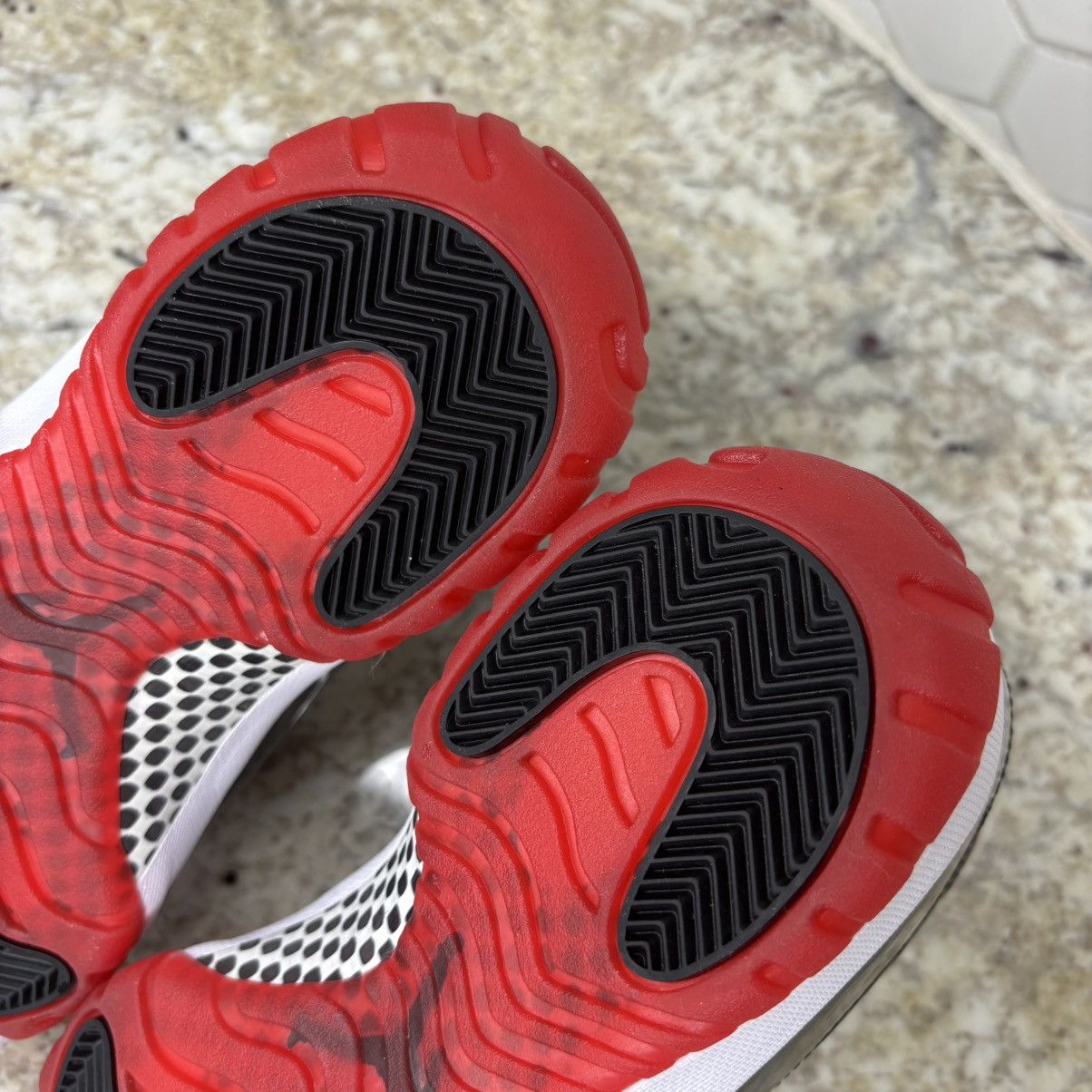 Jordan Brand Size 9 -Jordan 11 Retro Bred (2019) Lightly Used W/Box Size US 9 / EU 42 - 21 Thumbnail