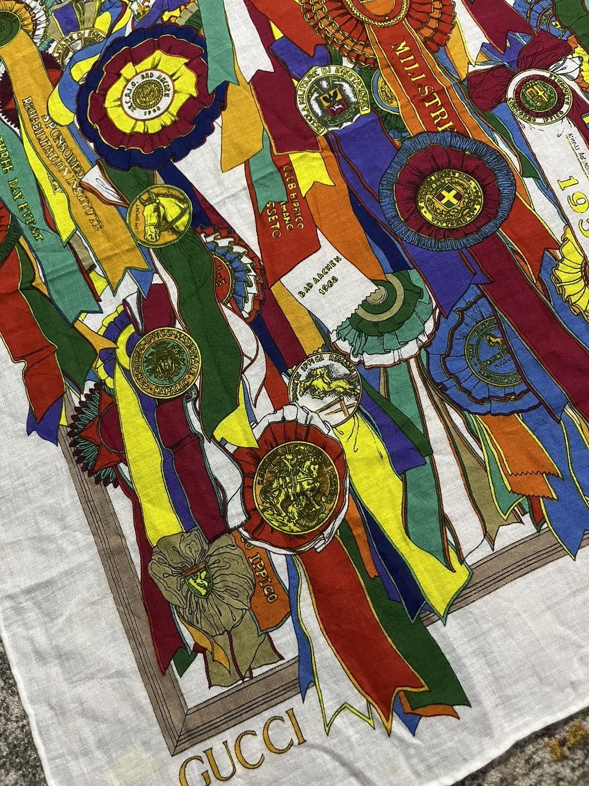 Designer Rare vintage Gucci Art design multicolour handkerchief Size ONE SIZE - 11 Thumbnail
