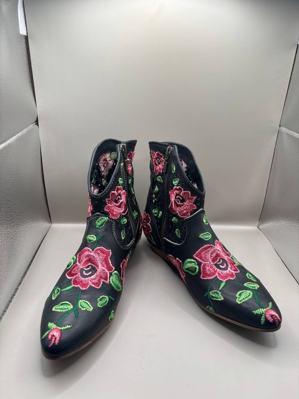 Savio Barbato Savio Barbato Italy Floral Western Ankle Boots Size US 7 / IT 37 - 9 Thumbnail