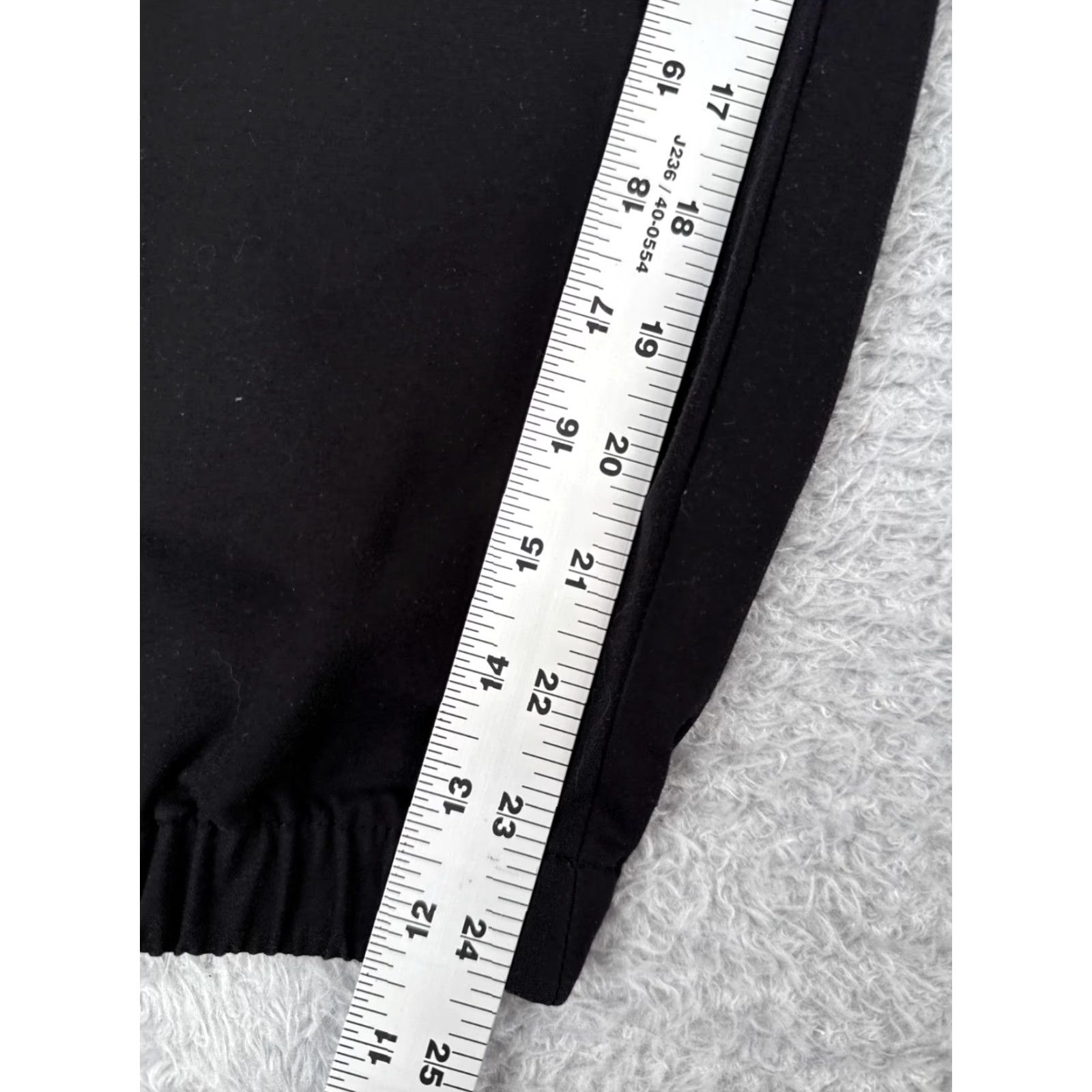 Calvin Klein Calvin Klein Women's Cargo Pants Medium Black Tapered Knit 30x24 Elastic Waist Size 32" / US 10 / IT 46 - 6 Thumbnail