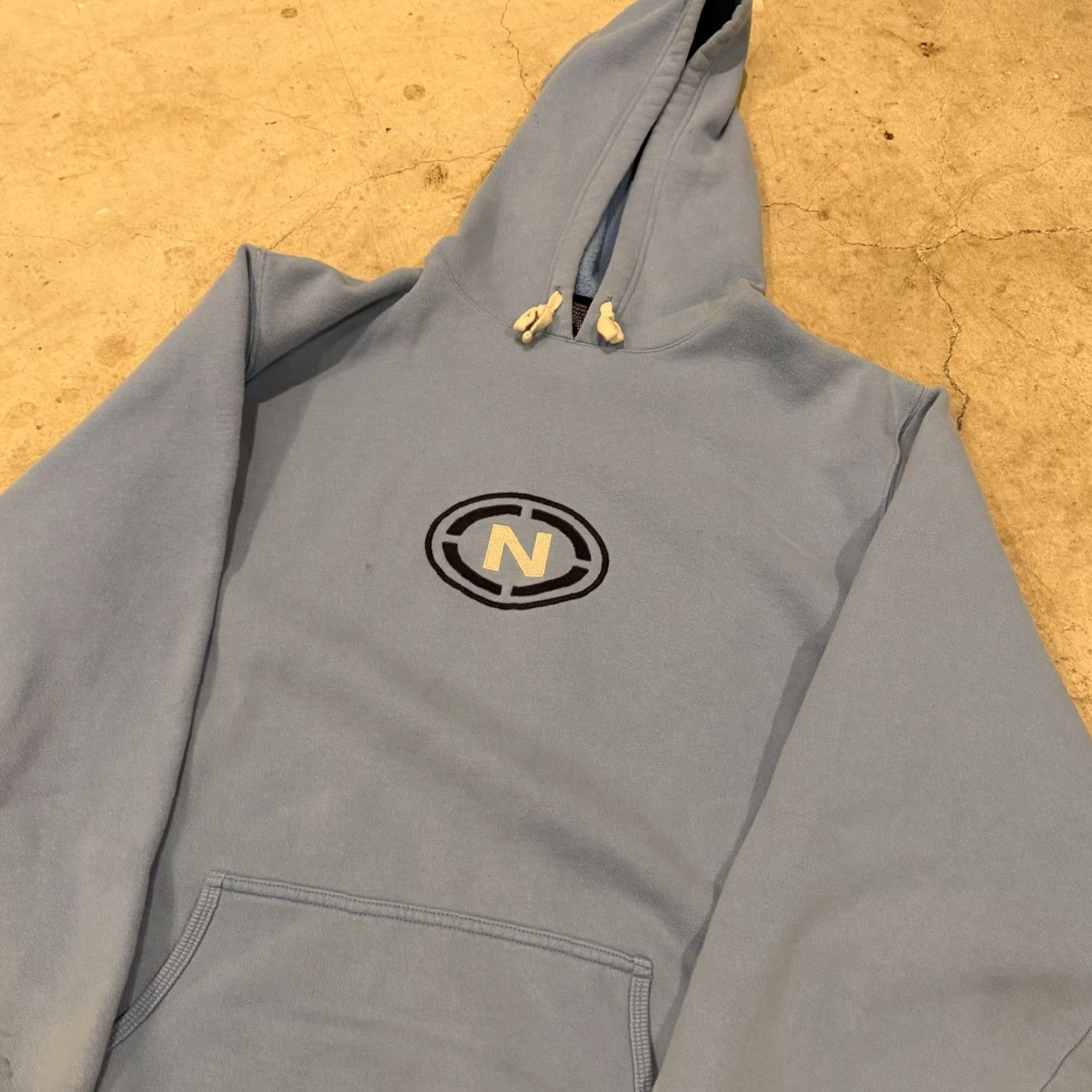 Nautica VINTAGE Nautica Hoodie Sweatshirt Men XL Blue Center Logo Logo Pullover 90s Sweatshirt 90s Mens XL Size US XL / EU 56 / 4 - 2 Thumbnail