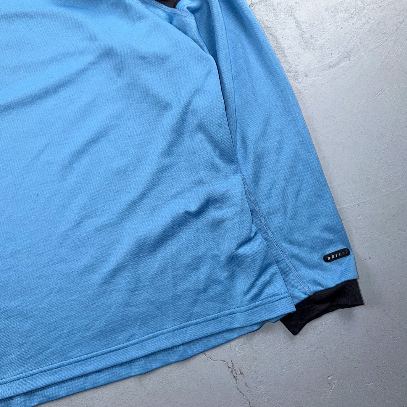 Nike ACG VINTAGE Nike ACG Base Layer Shirt XL Black Blue Comfort & Durability Outdoor Y2K 90s Mens Pullover Lightweight Medium Logo Size US XL / EU 56 / 4 - 2 Thumbnail