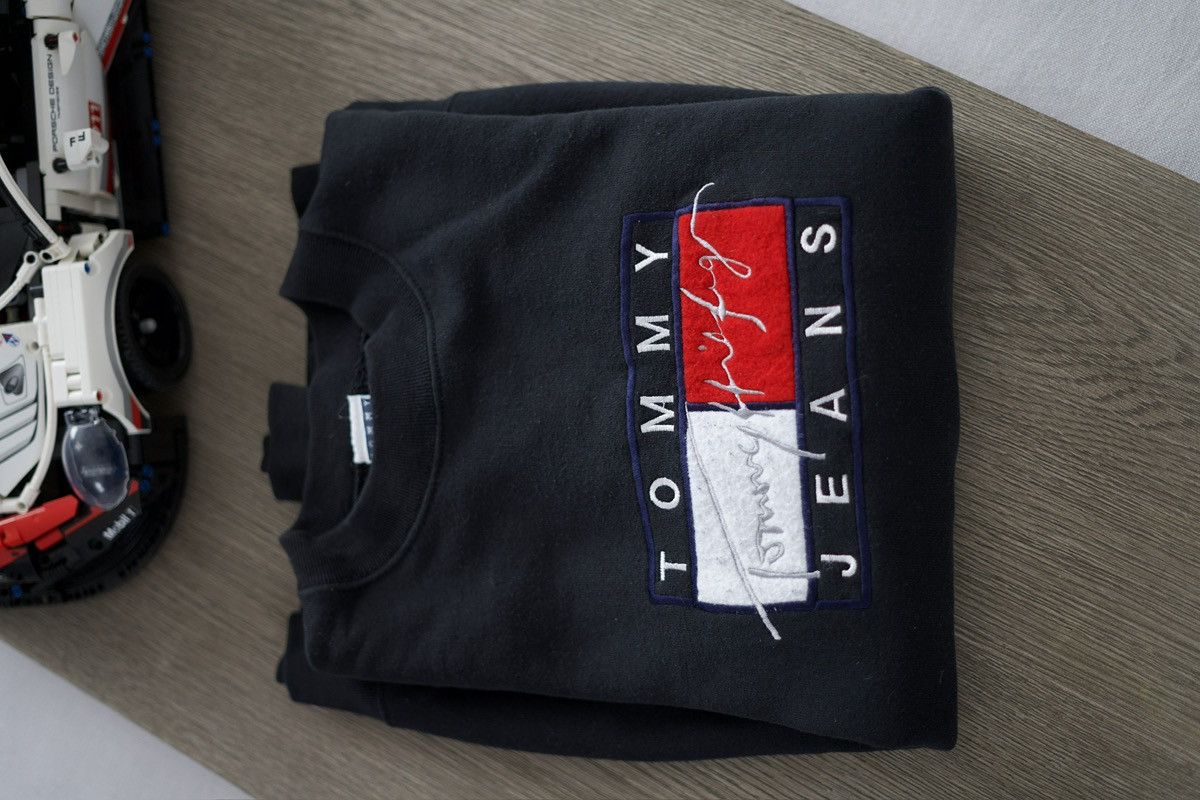 Tommy Hilfiger Tommy Hilfiger Vintage Crew Nevk Size US L / EU 52-54 / 3 - 6 Thumbnail
