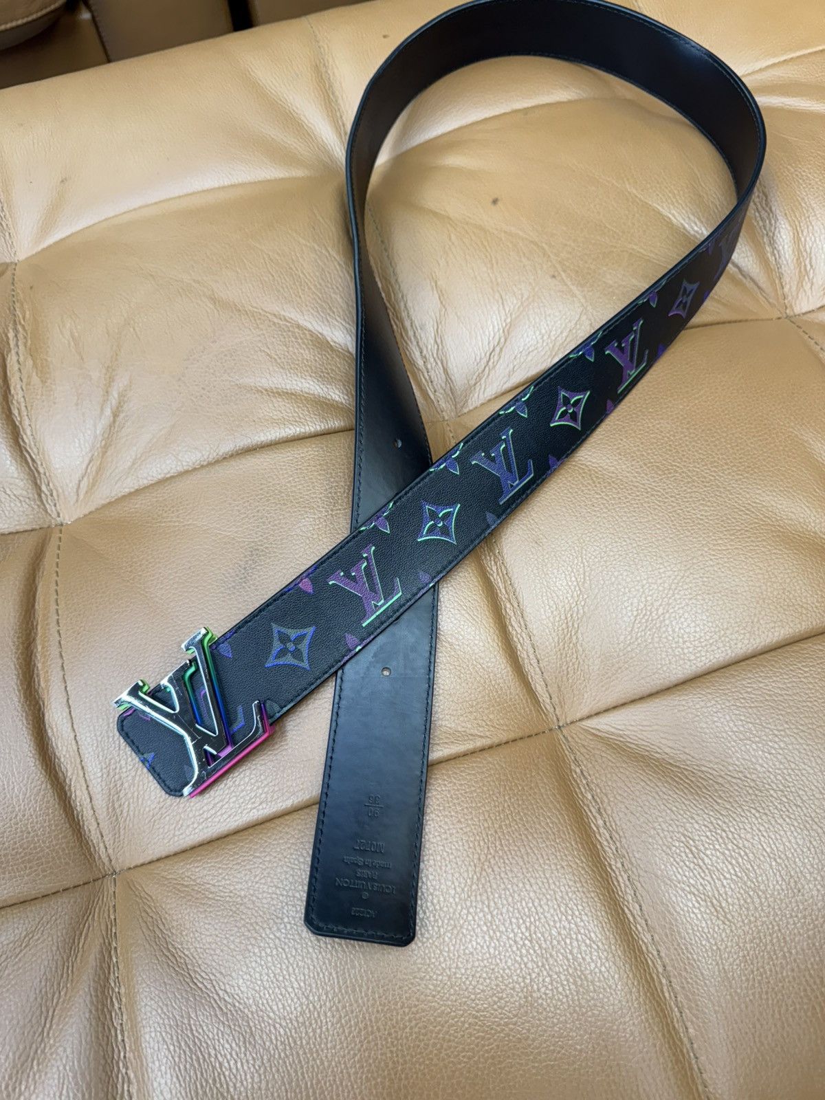 Louis Vuitton LV LIGHT 40MM REVERSIBLE BELT (90/36) Size 34 - 1 Thumbnail