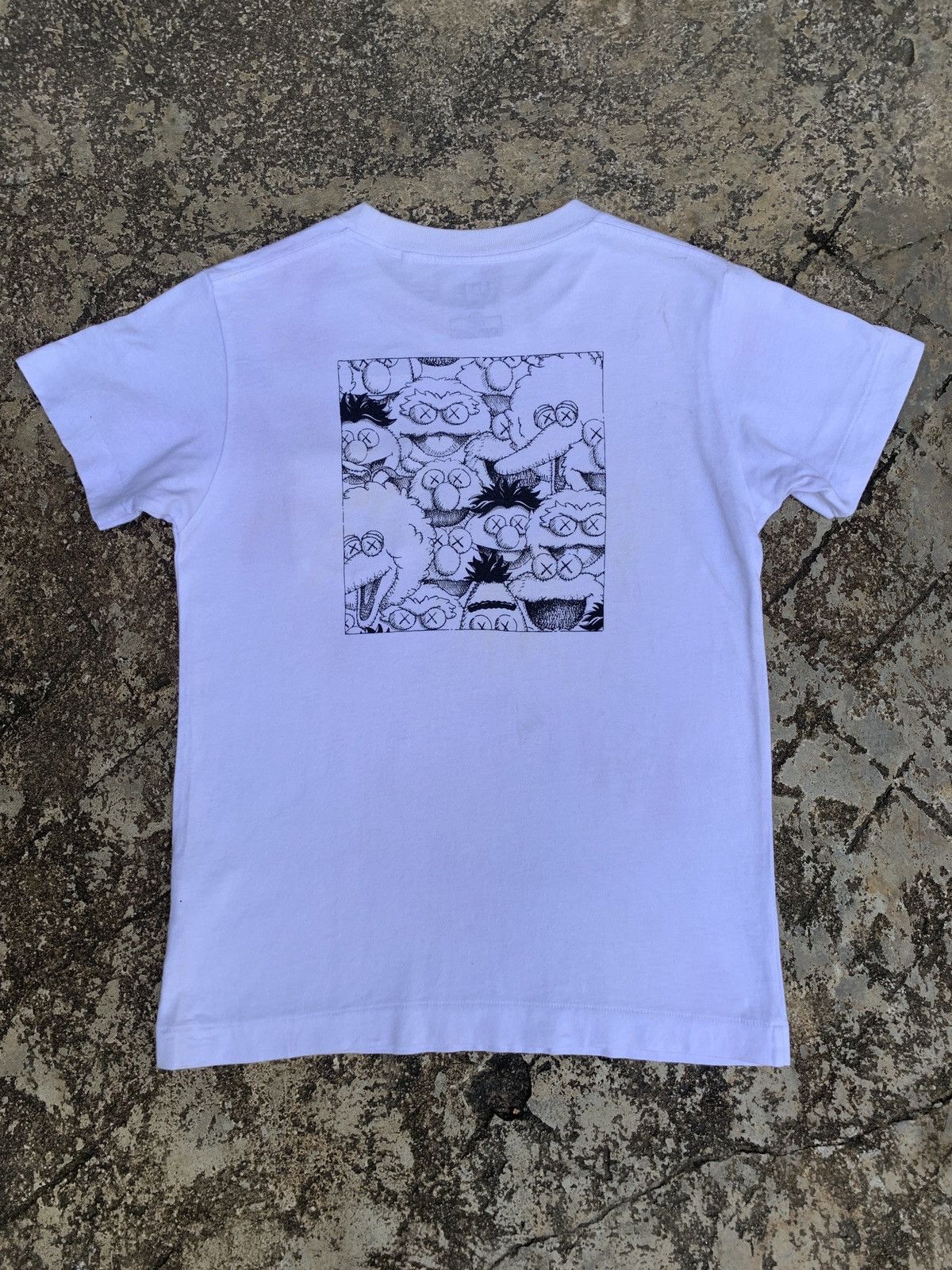 Cartoon Network × Kaws × Uniqlo Uniqlo x Kaws Sesame Street Pocket Graphic Top Size S / US 4 / IT 40 - 1 Thumbnail