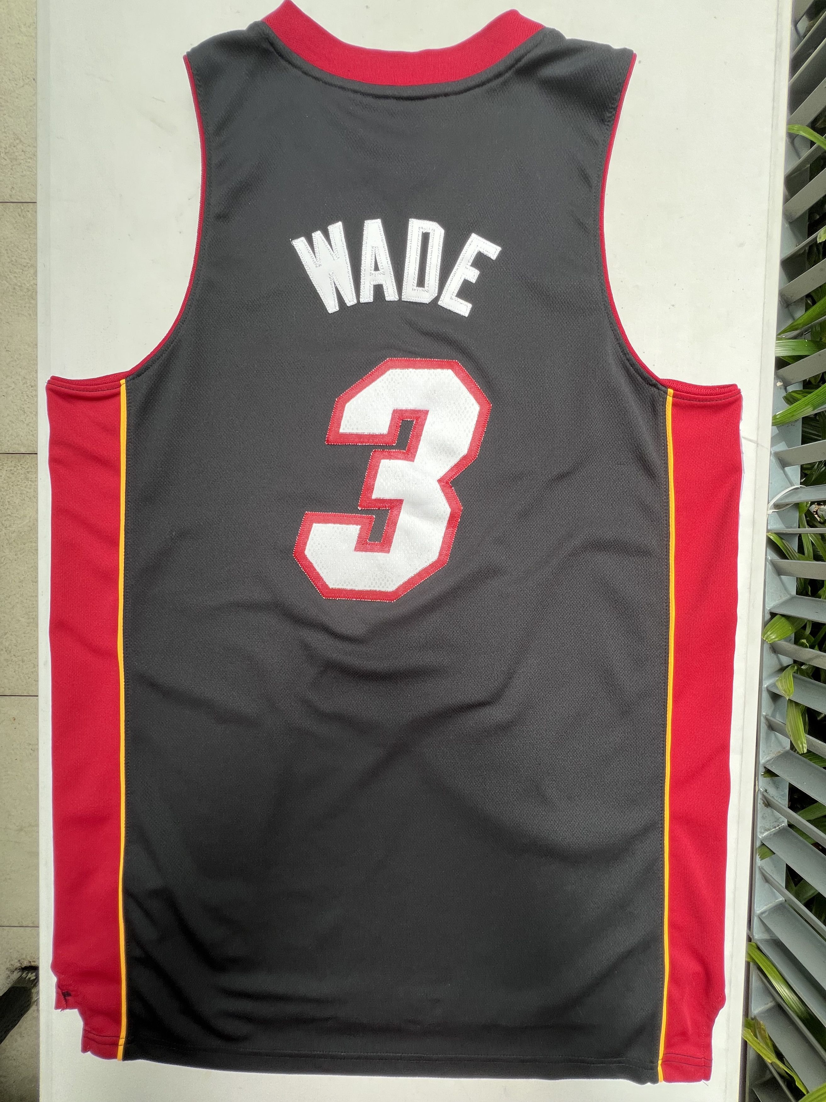 Adidas × NBA Dwyane Wade Miami Heat NBA Black Swingman Jersey Size US M / EU 48-50 / 2 - 2 Thumbnail