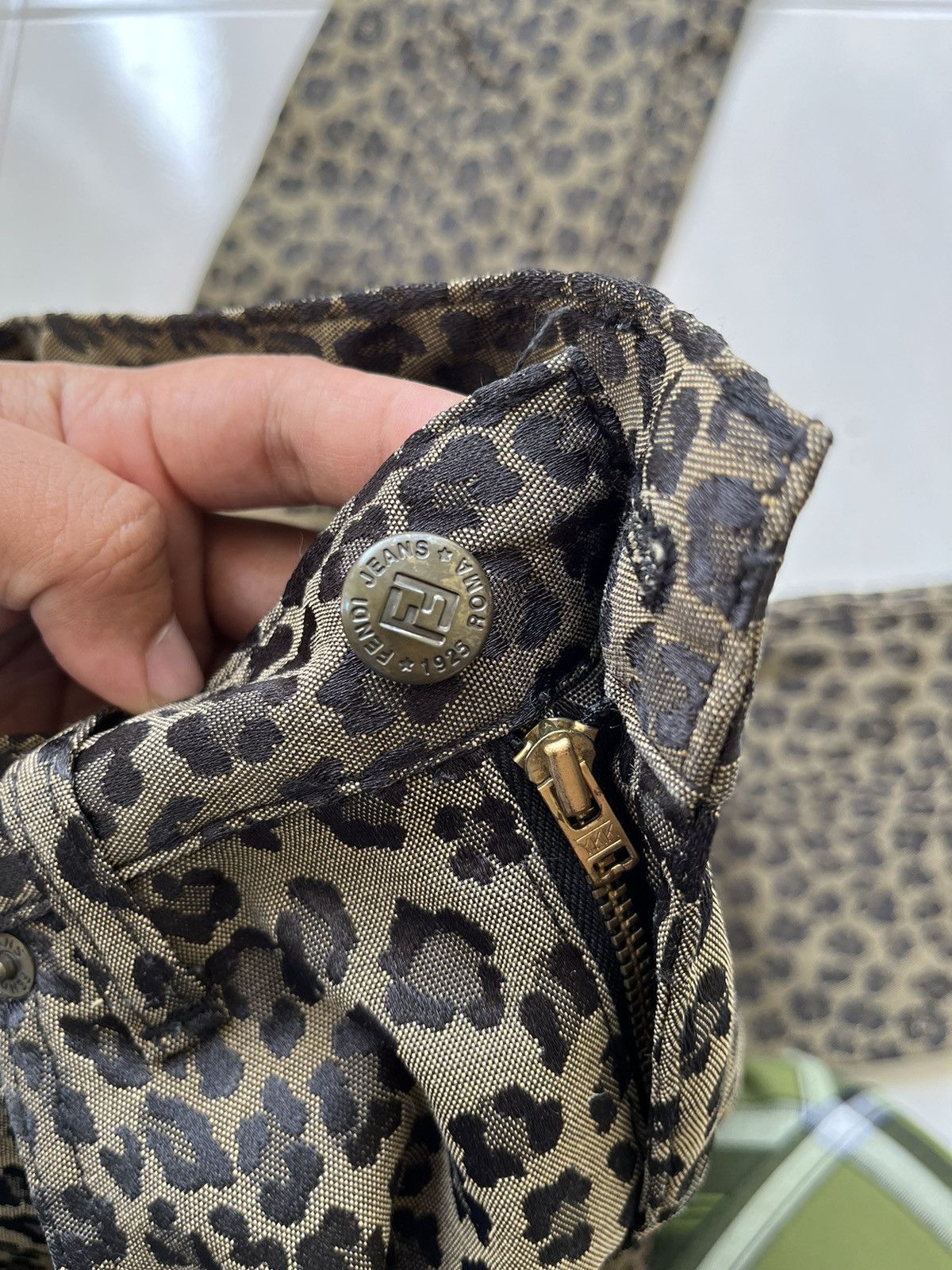 Fendi Vintage Fendi Leopard Pants Size 27" / US 4 / IT 40 - 15 Thumbnail